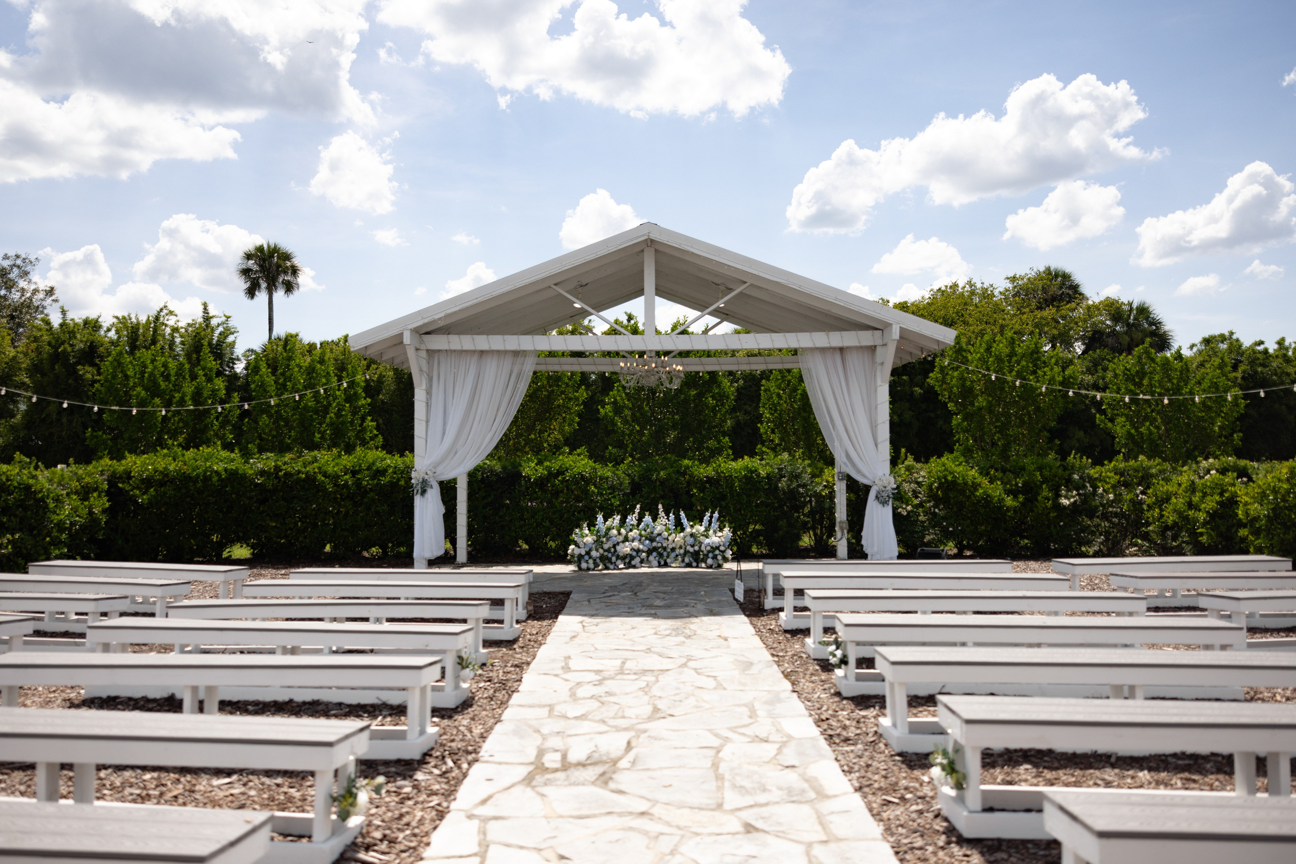 Alexsa and Robert. Ever After Farm Peach. Photographer Anastasia Nagibina