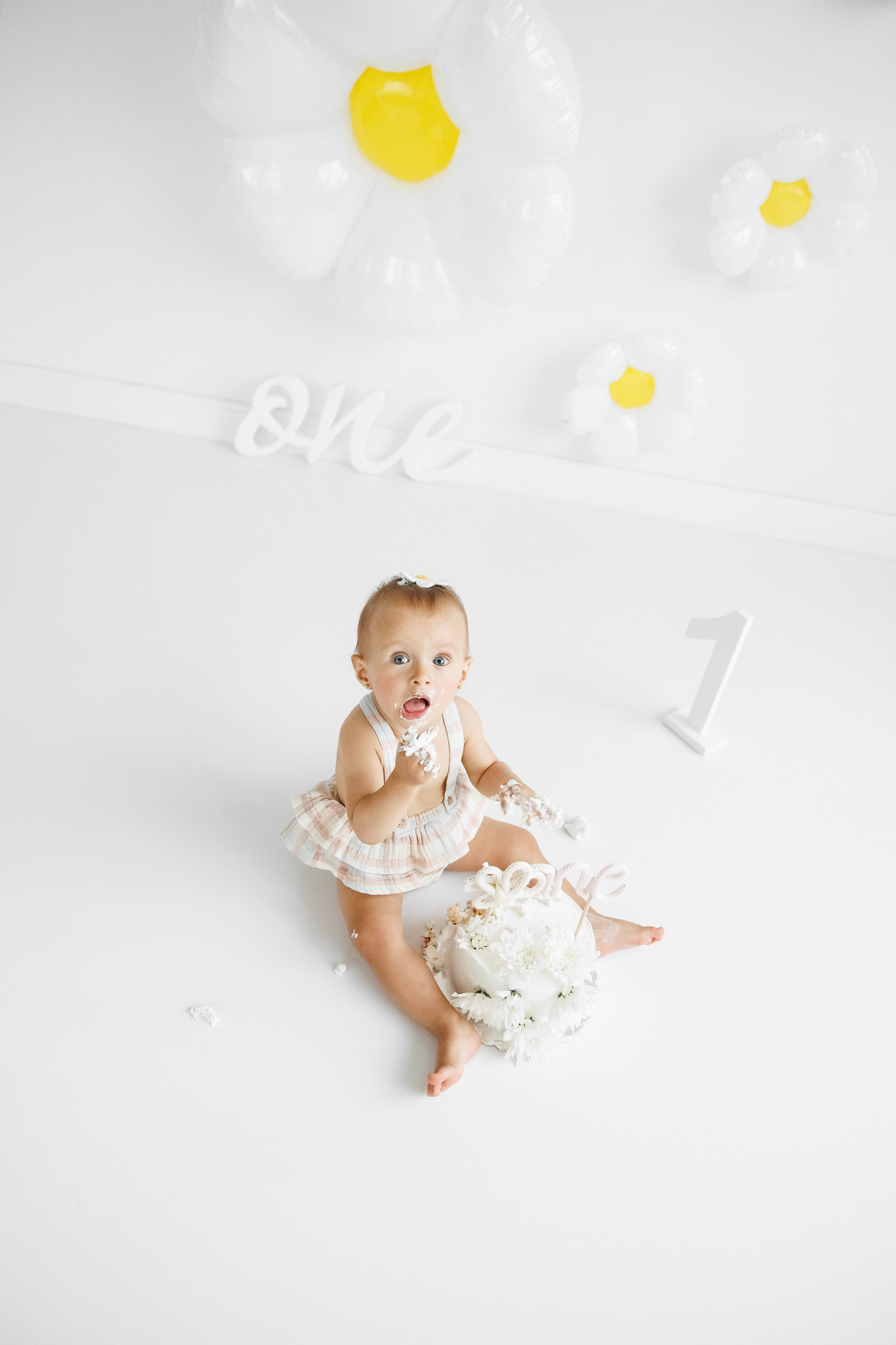 Smash cake. Фотограф Ирина Йотова