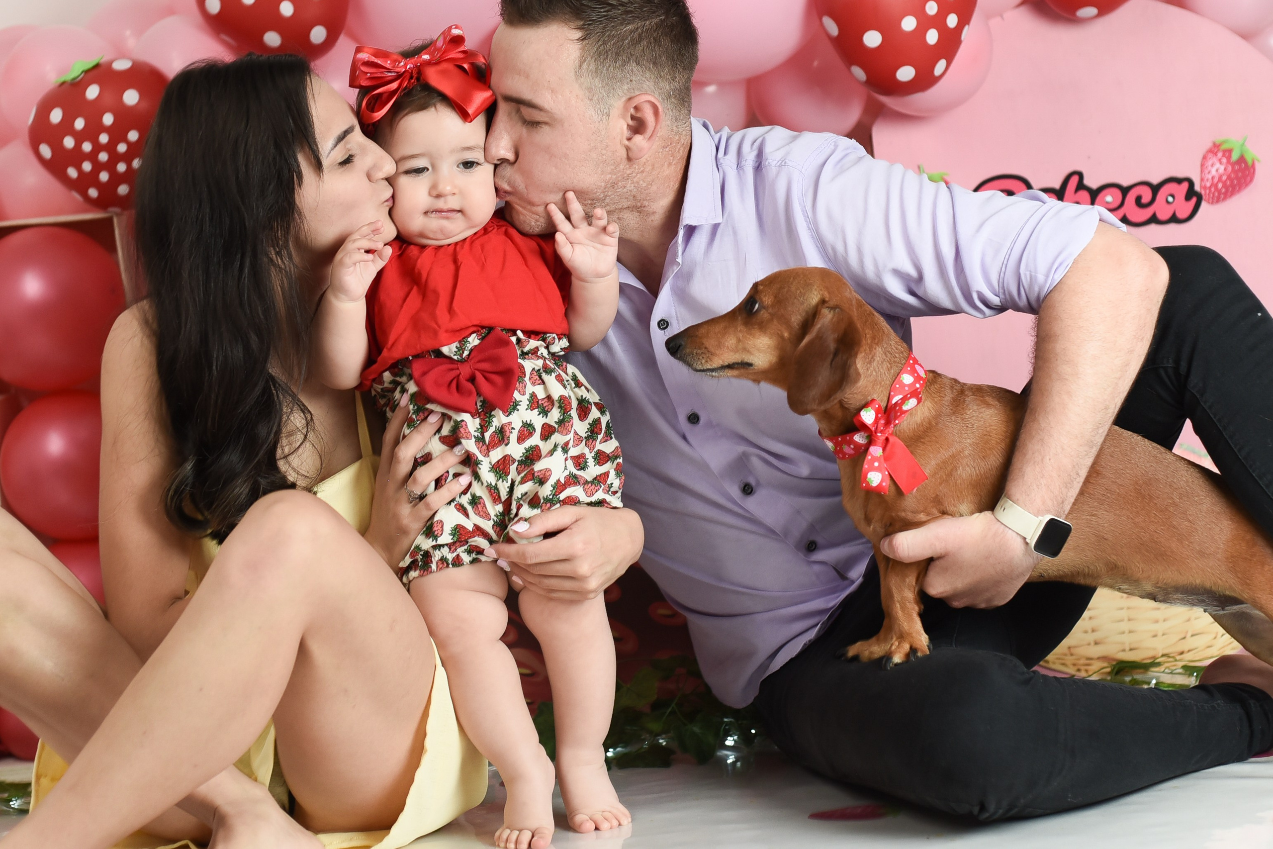Sesión 1er año de Rebeca. Temática: Frutillita + Mini Sesión Navideña. Fotografo de casamiento en misiones y fotógrafo de familia  Posadas