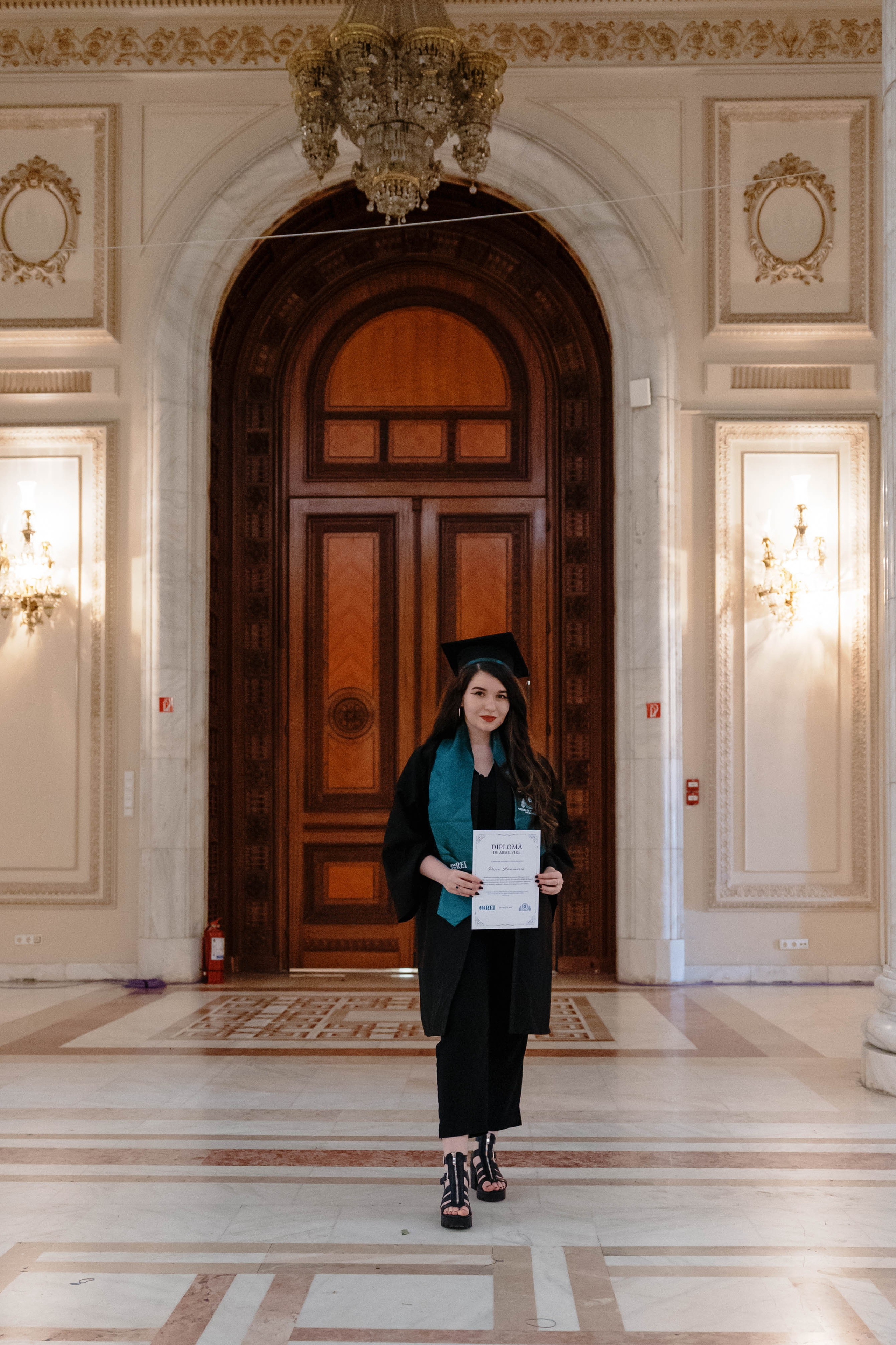 Festivitate de absolvire Universitatea ASE. MDimaFotoStudio. Fotograf de nuntă, evenimente private și de familie