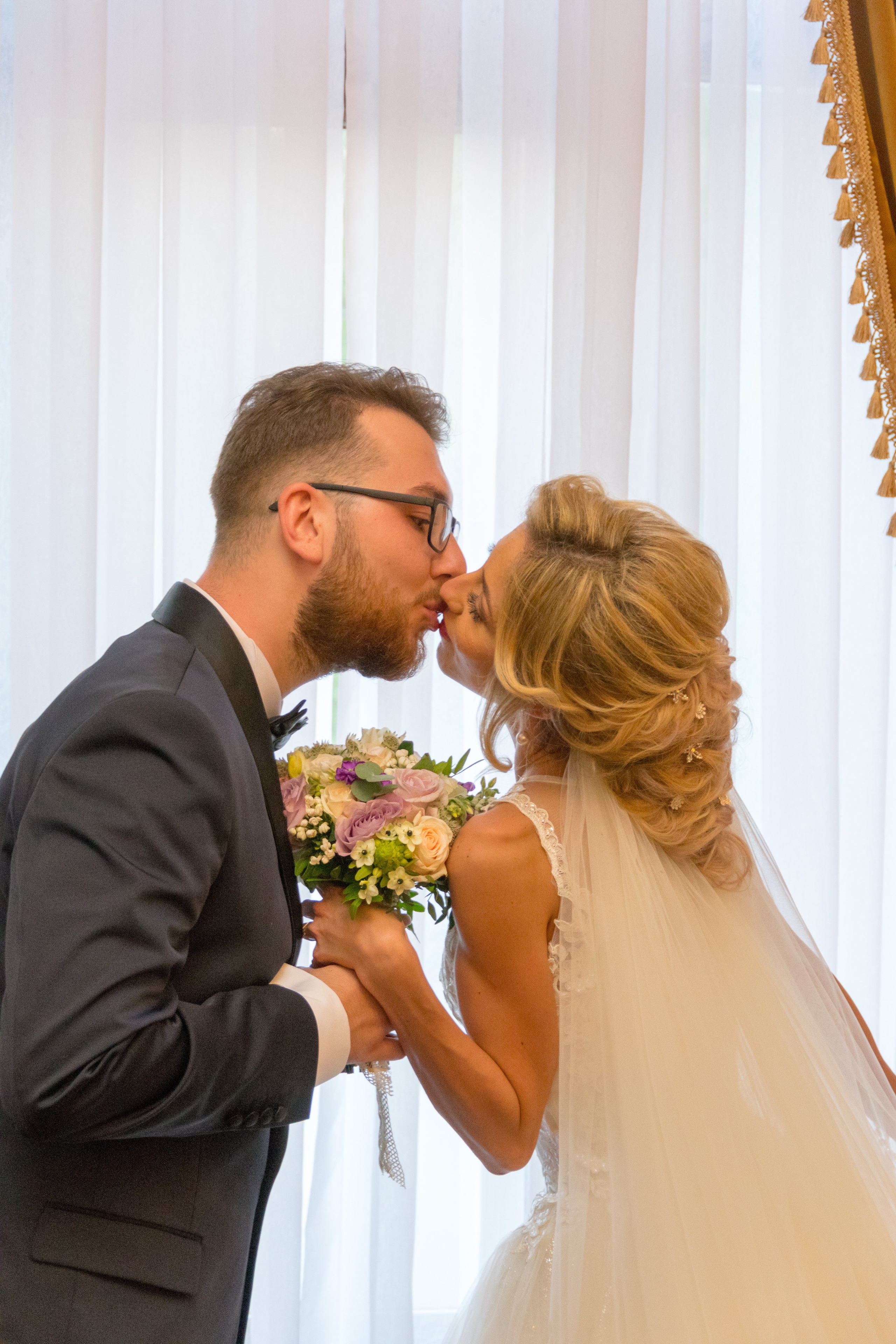 Wedding photographer, Bucharest wedding photographer, photo offer 2024, wedding photo offer, special wedding photographer, wedding photo services, wedding photo-video, Wedding Photo & Video Team - Videographer Bucharest, Team: wedding photographer & videographer, wedding photographer offer , free dates, portrait photographer, bride, wedding dress, jewelry photographer