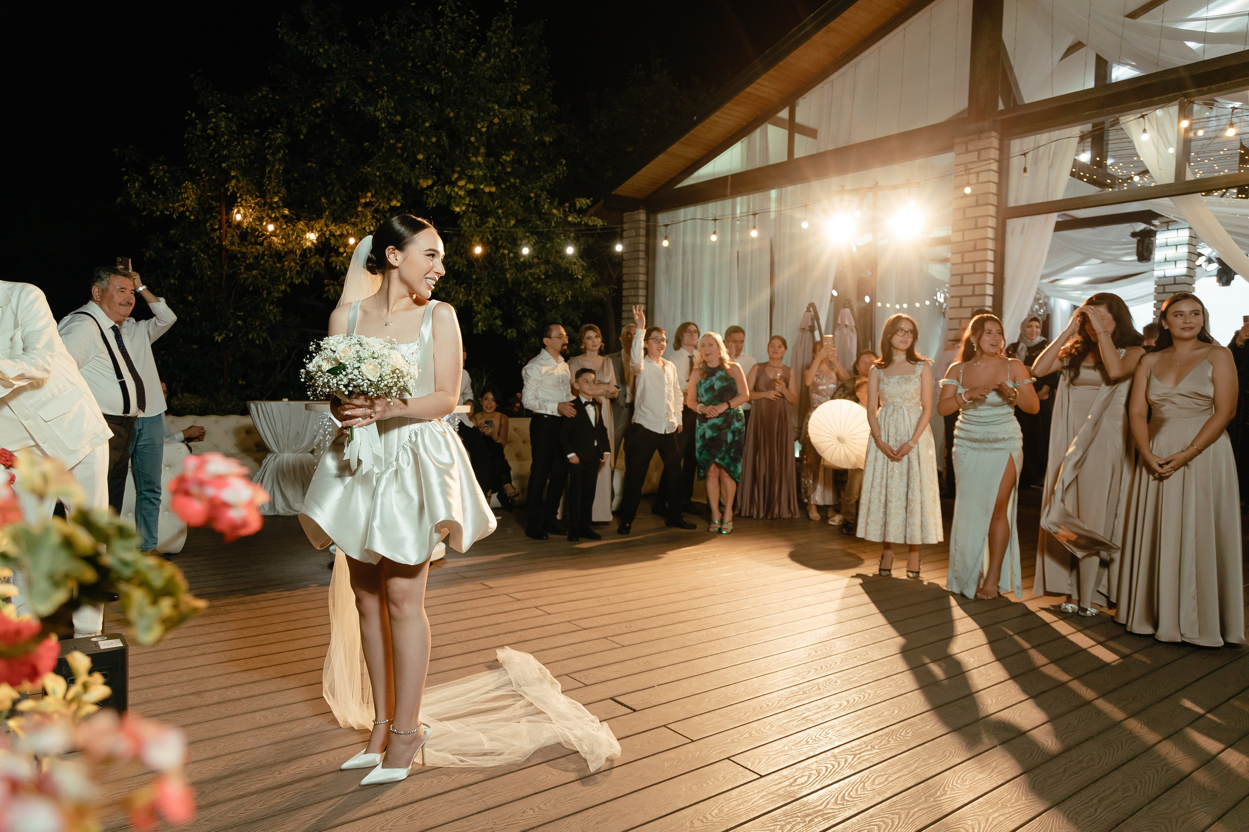 Thomas & Suyumbika. Главная