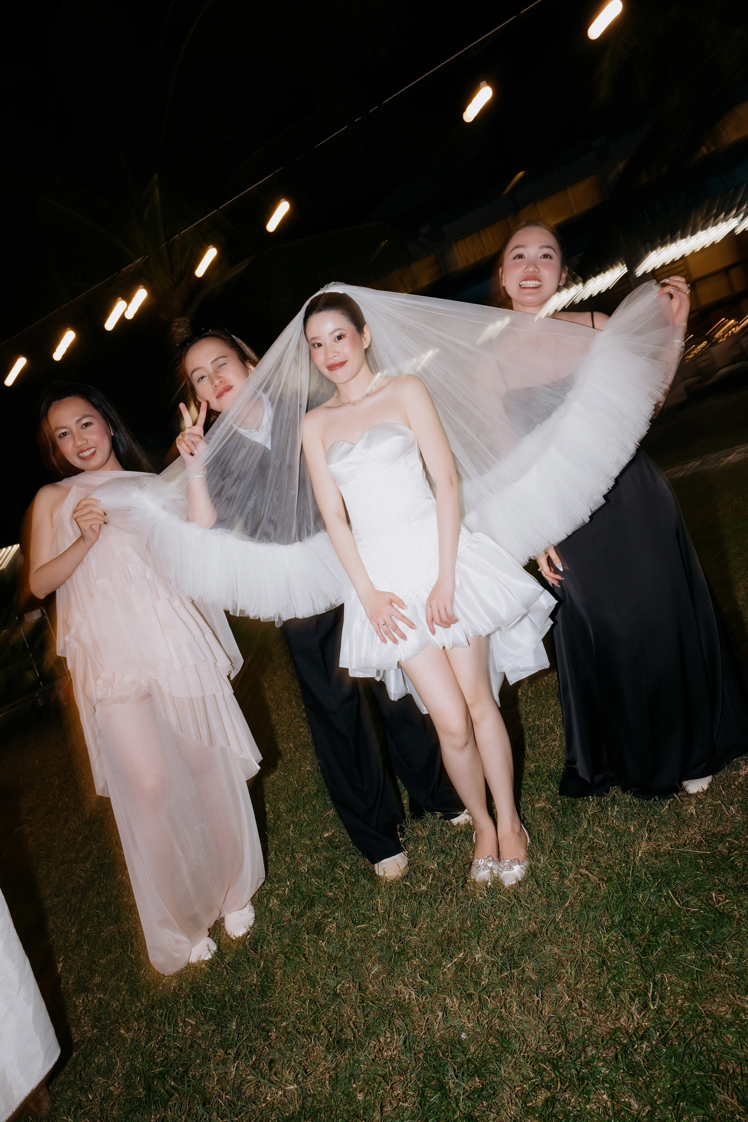 DIEU & THINH/Destination Wedding. Nhiếp ảnh gia đám cưới hàng đầu tại Thành Phố Hồ Chí Minh