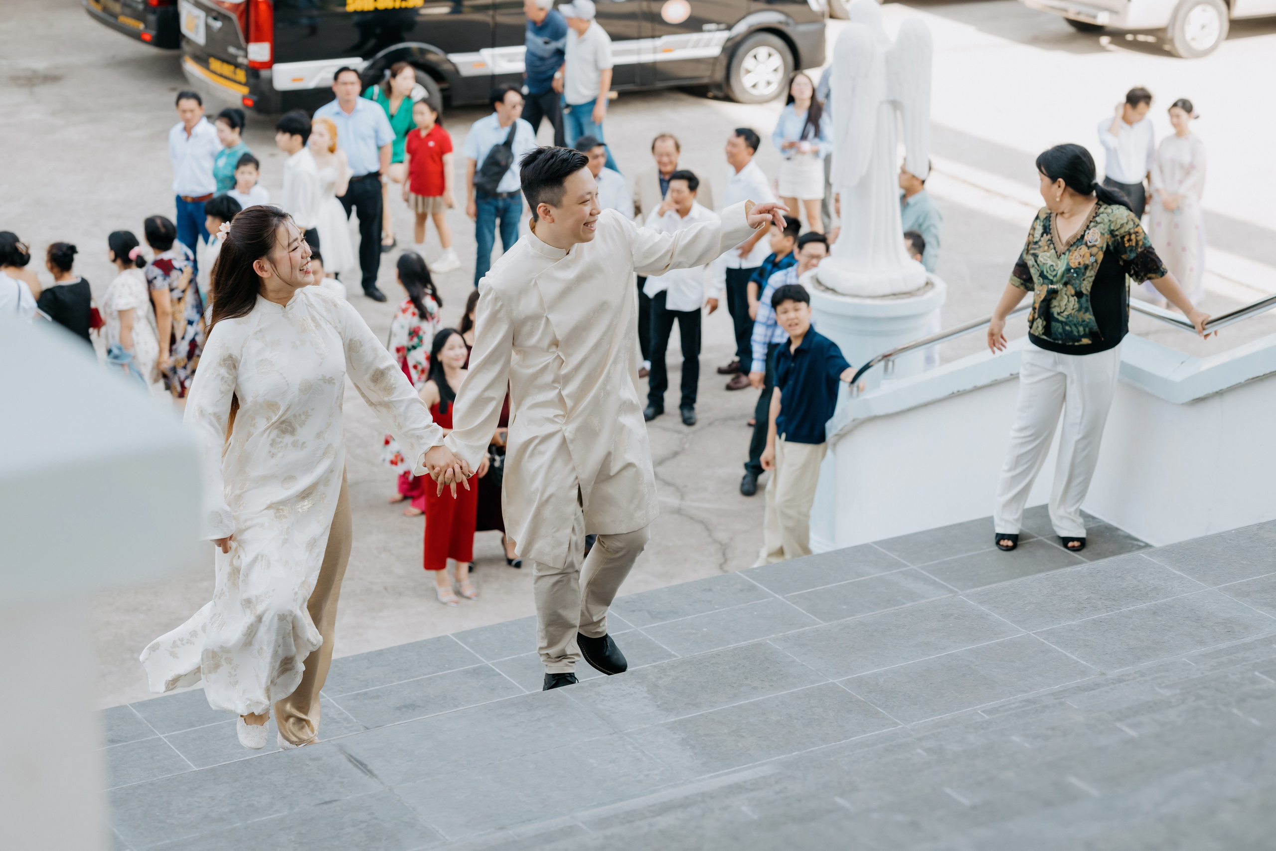 Church Wedding / TRANG & TUONG. Saigon Wedding Present | Art Beyond Moments