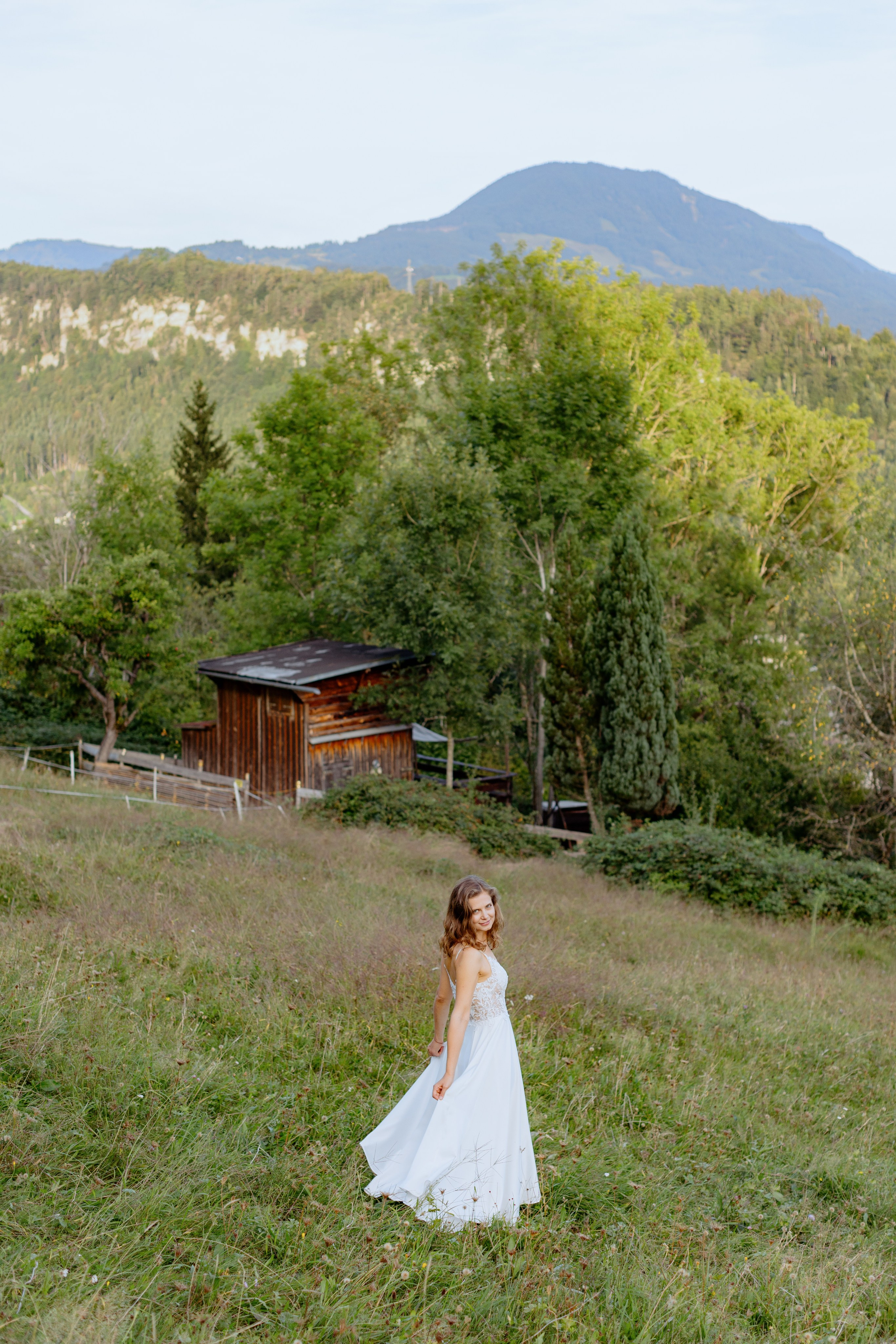 Morning of the bride. Amazing photo session at a time convenient for you. Y