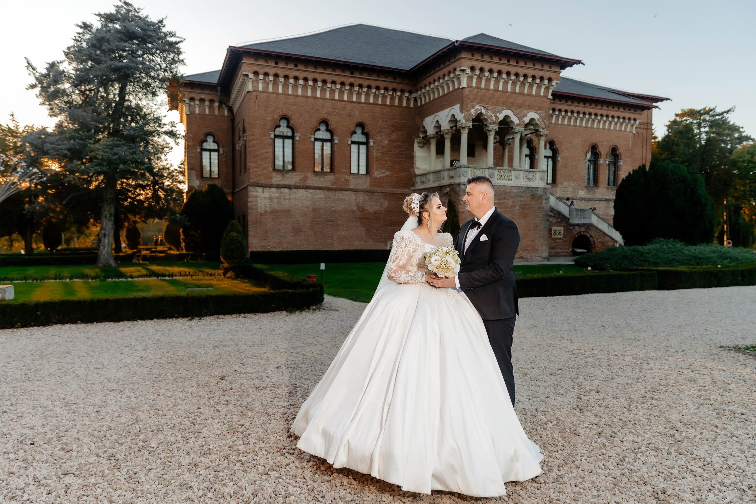 Gabriela & Alin - Trash The Dress - Palatul Mogoșoaia. Fotograf Profesionist Pitesti-Bucuresti| Mircea Seinea