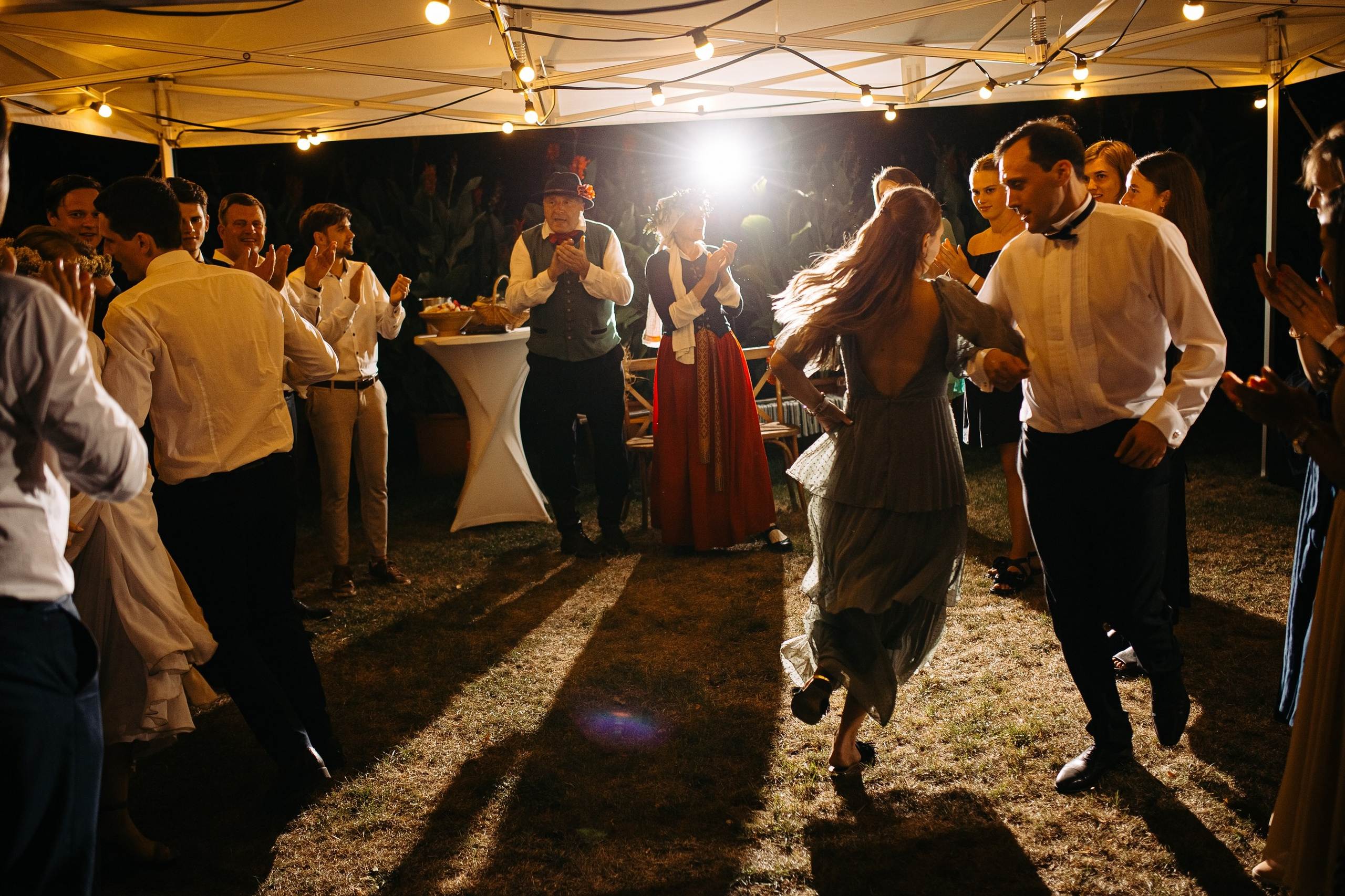 DIEVS SIRDĪ UN VĒJŠ MATOS