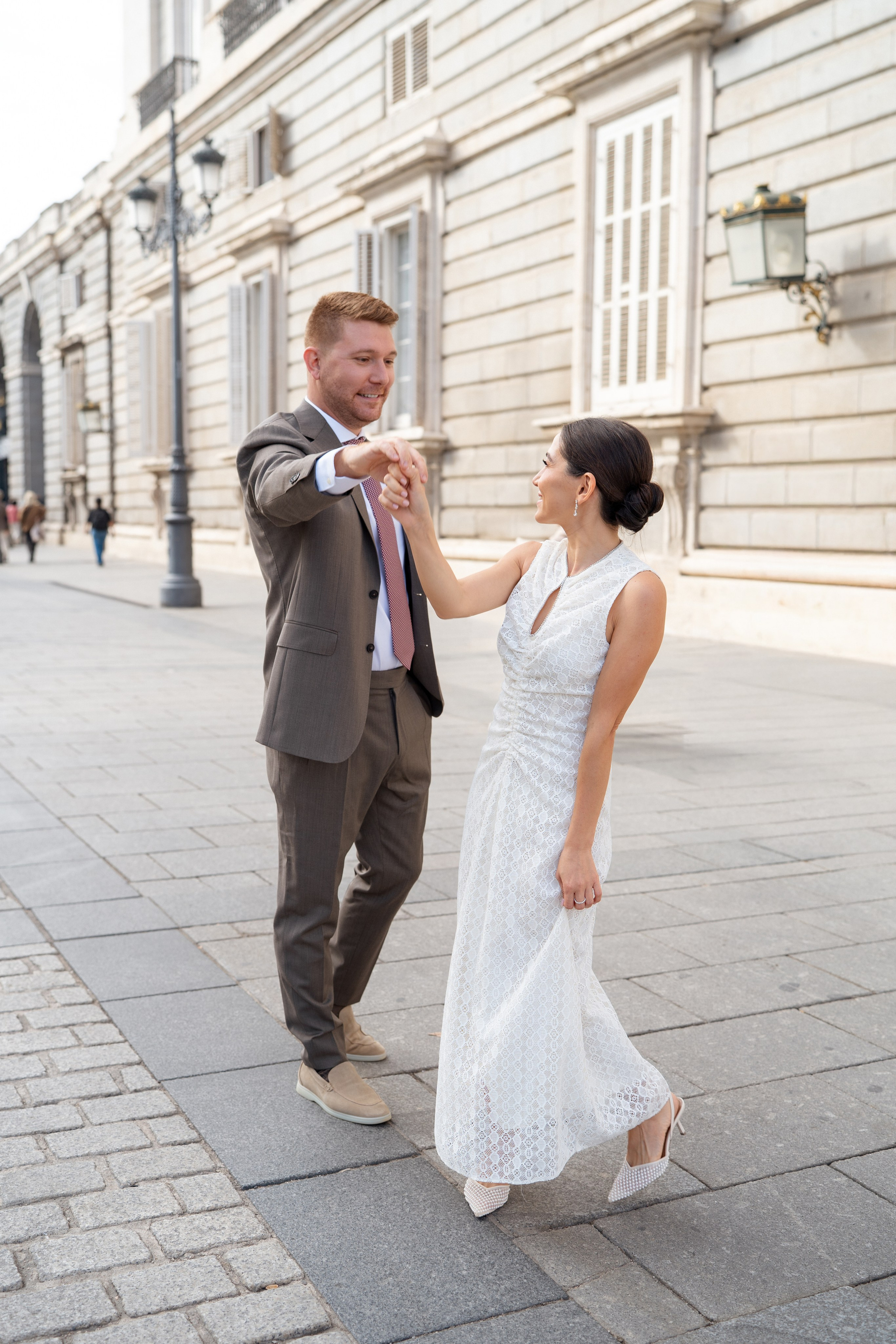 Elopement photoshoot in Madrid city centre. Fotógrafo en Madrid, España. Alyona Belyaninova