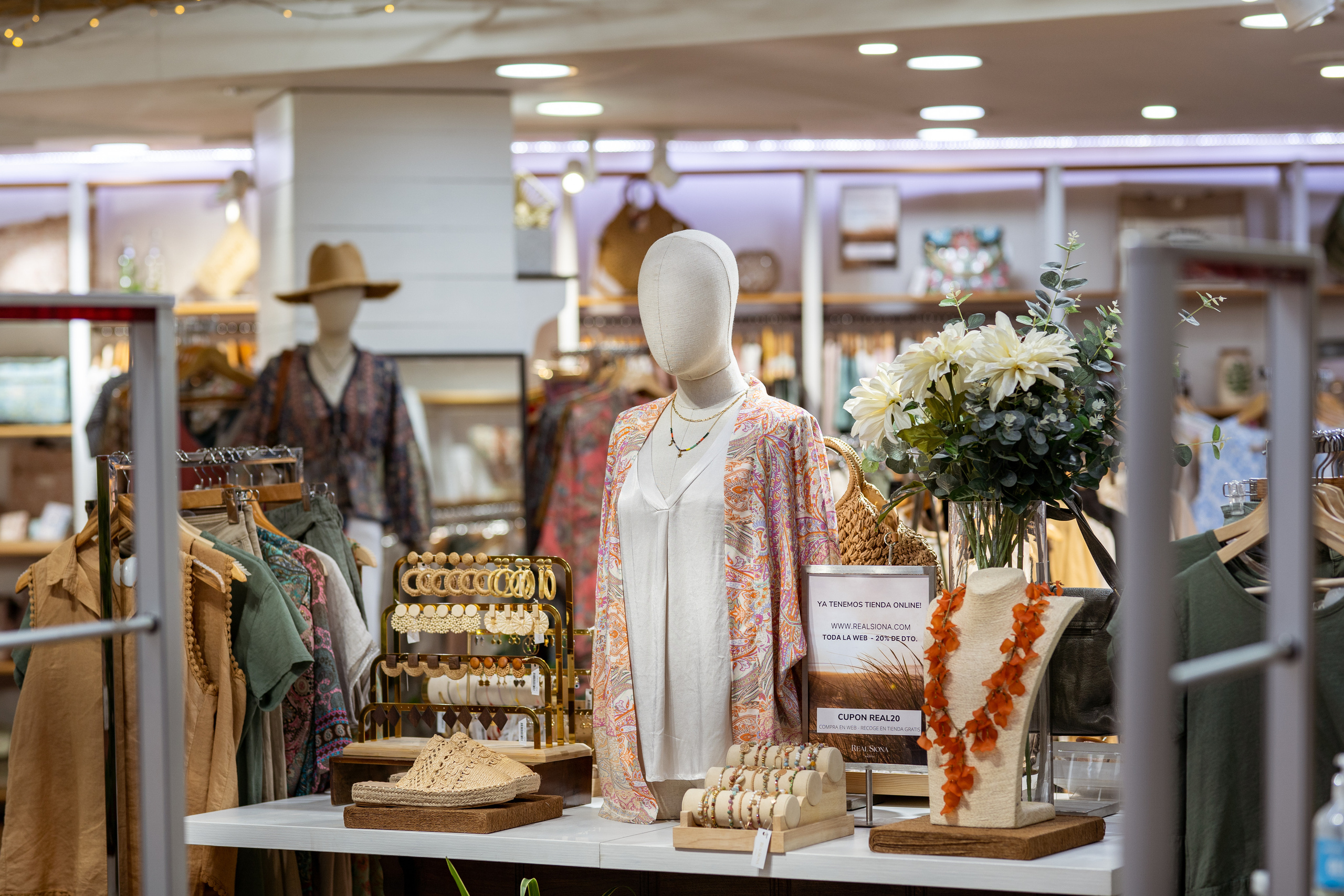 Fotografía de lookbook para marcas de ropa en Madrid – Estilo, creatividad y calidad. Fotógrafo en Madrid, España. Alyona Belyaninova