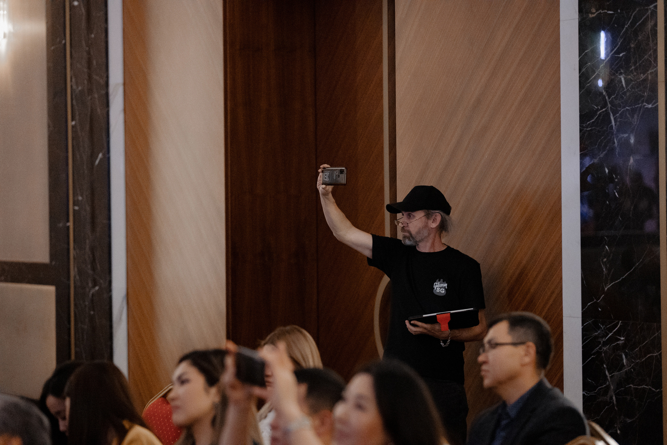 Concert Music of Ulan Asamudinov. Азимжан Нуритдинходжаев — свадебный фотограф