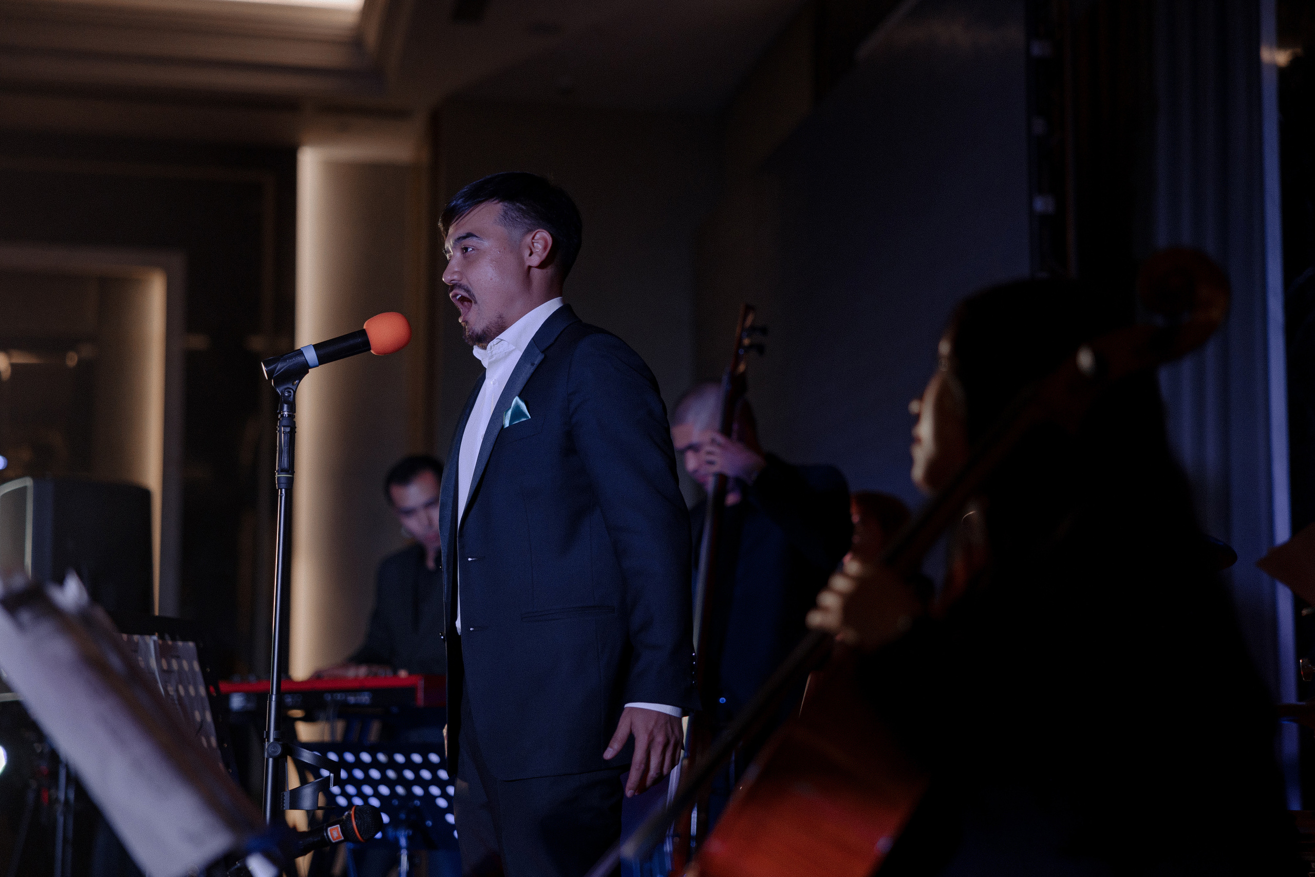 Concert Music of Ulan Asamudinov. Азимжан Нуритдинходжаев — свадебный фотограф