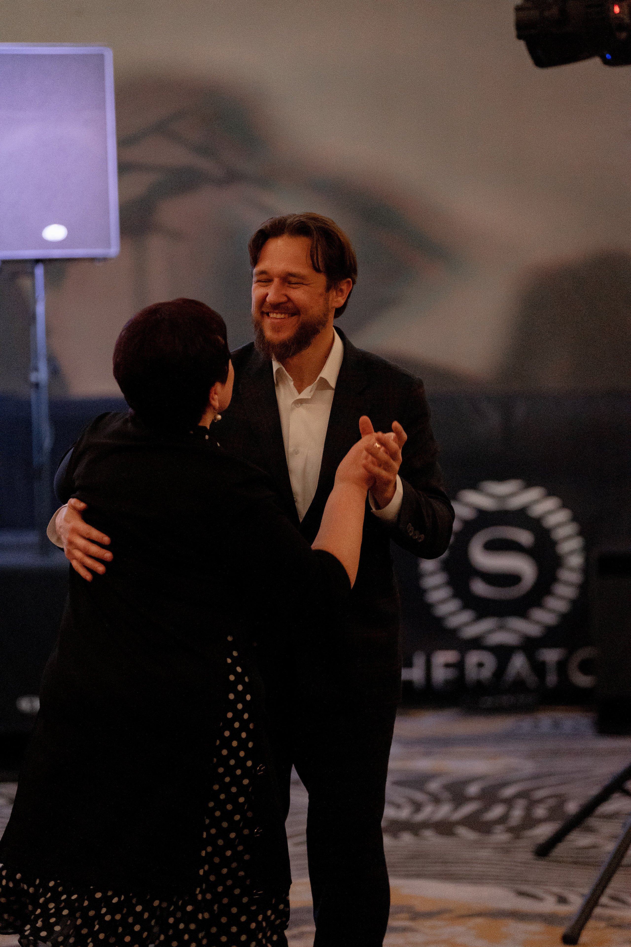 Concert Music of Ulan Asamudinov. Азимжан Нуритдинходжаев — свадебный фотограф