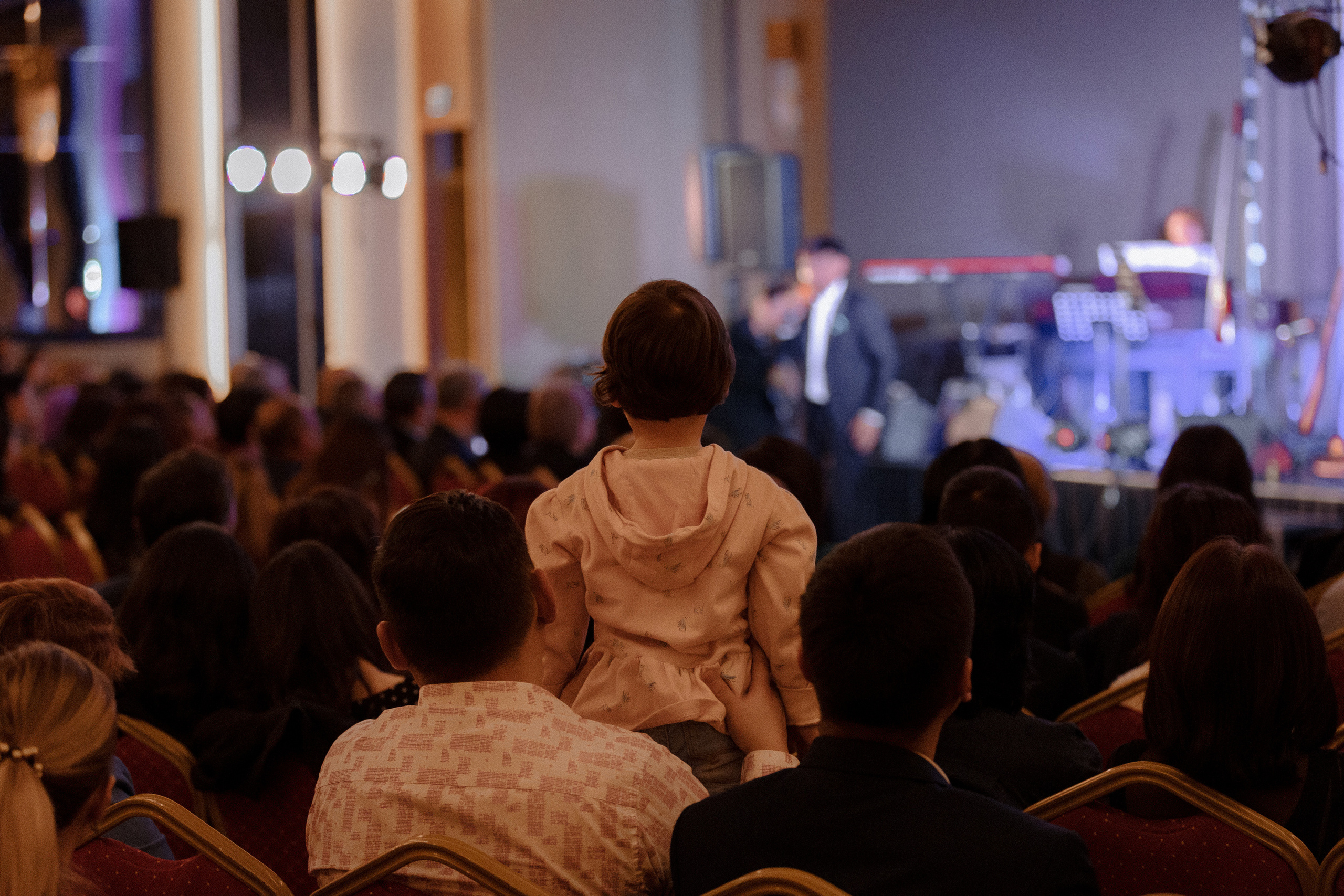 Concert Music of Ulan Asamudinov. Азимжан Нуритдинходжаев — свадебный фотограф
