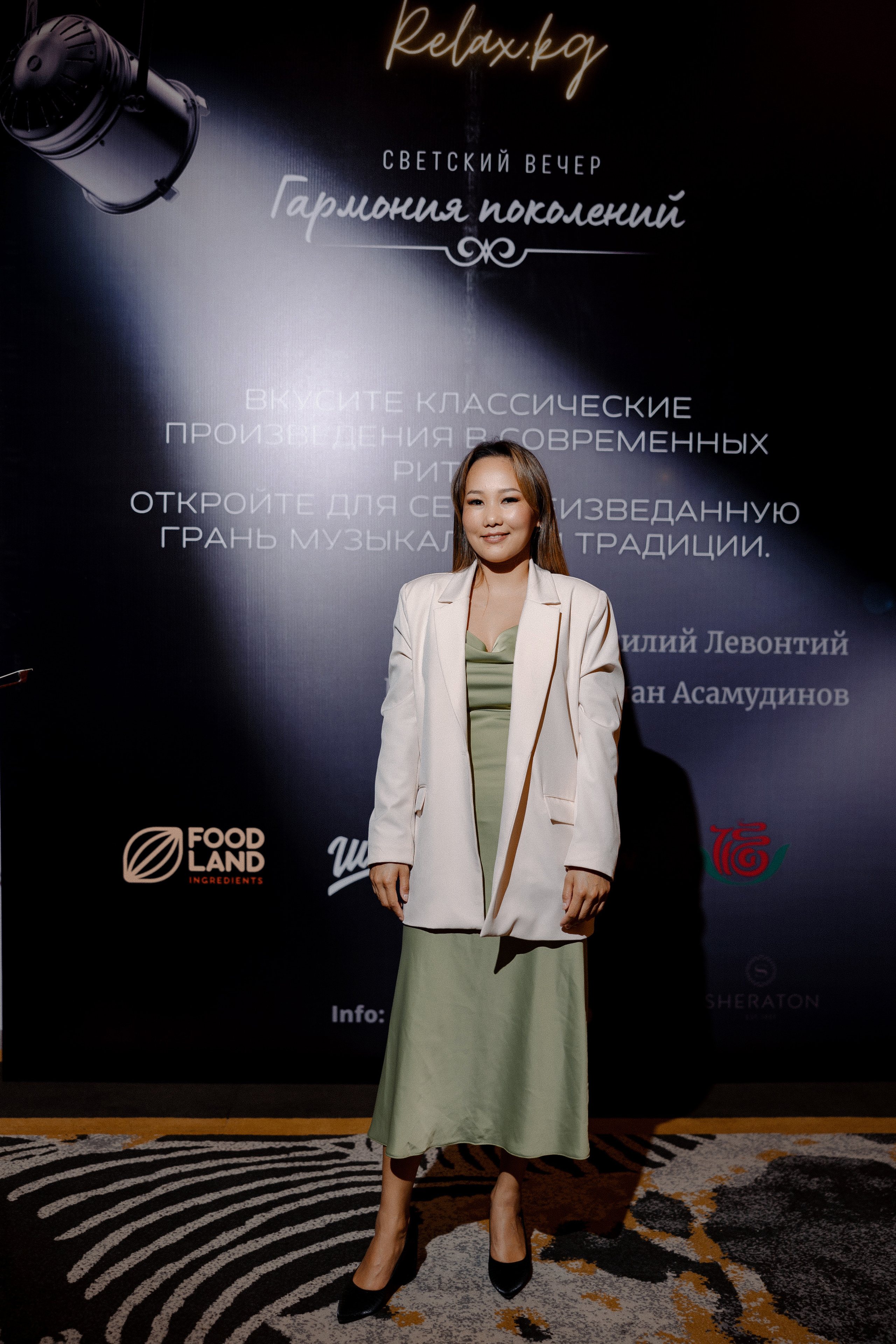 Concert Music of Ulan Asamudinov. Азимжан Нуритдинходжаев — свадебный фотограф