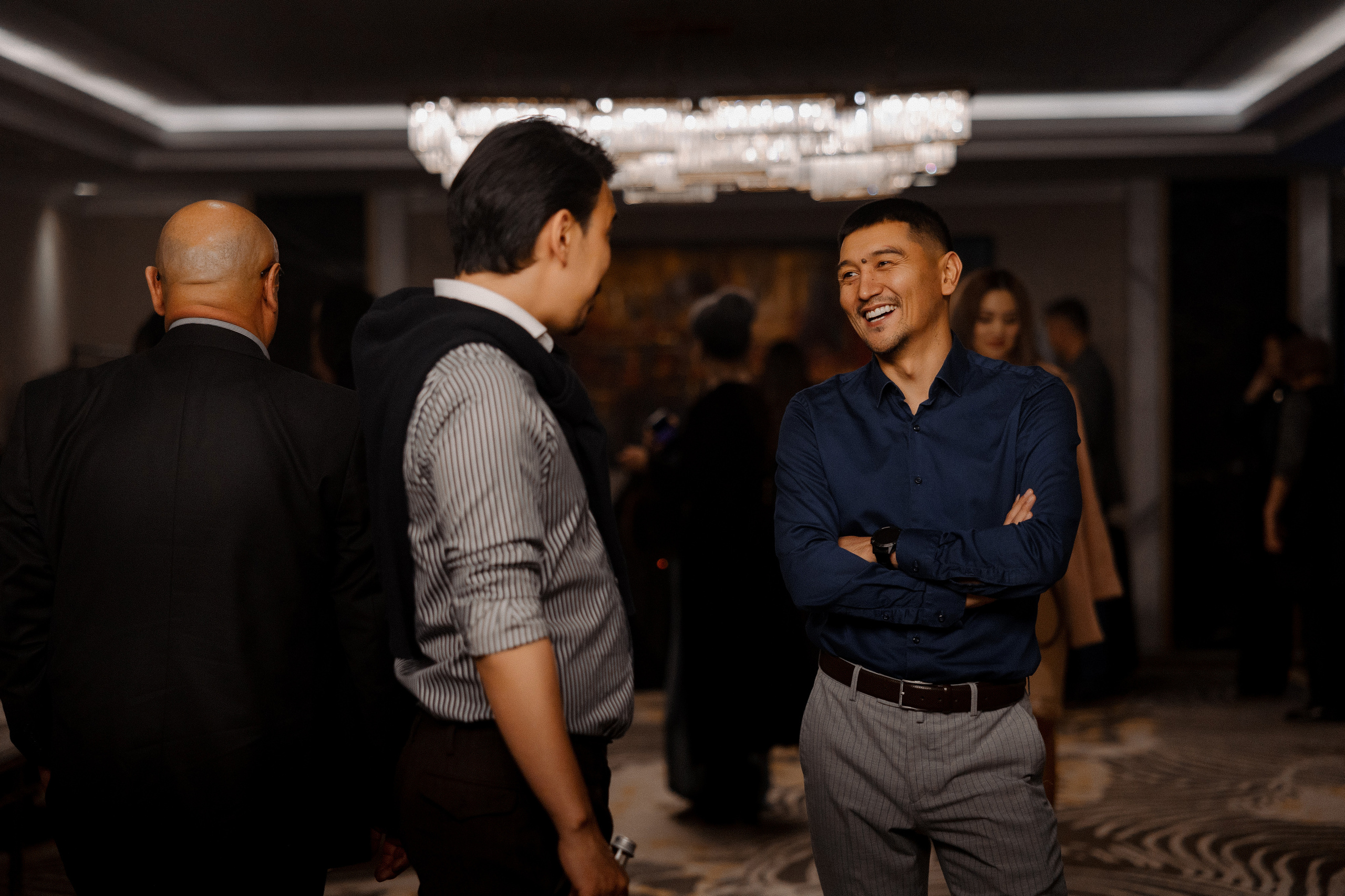 Concert Music of Ulan Asamudinov. Азимжан Нуритдинходжаев — свадебный фотограф