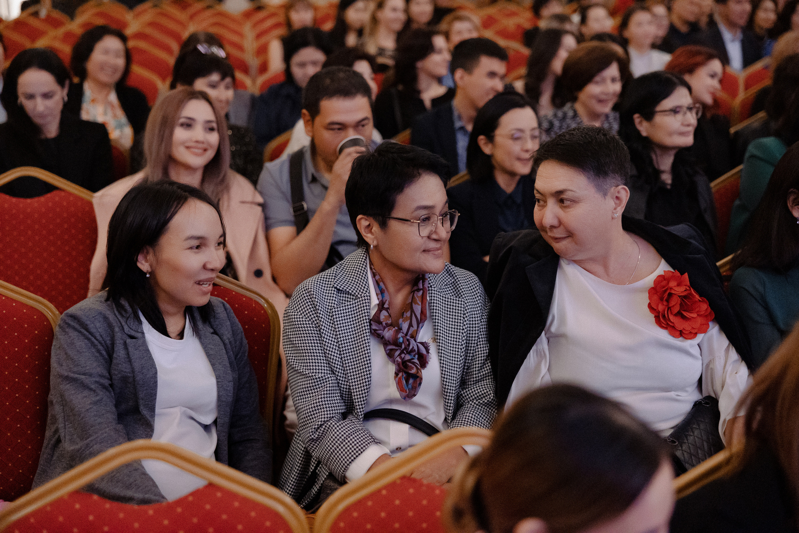Concert Music of Ulan Asamudinov. Азимжан Нуритдинходжаев — свадебный фотограф