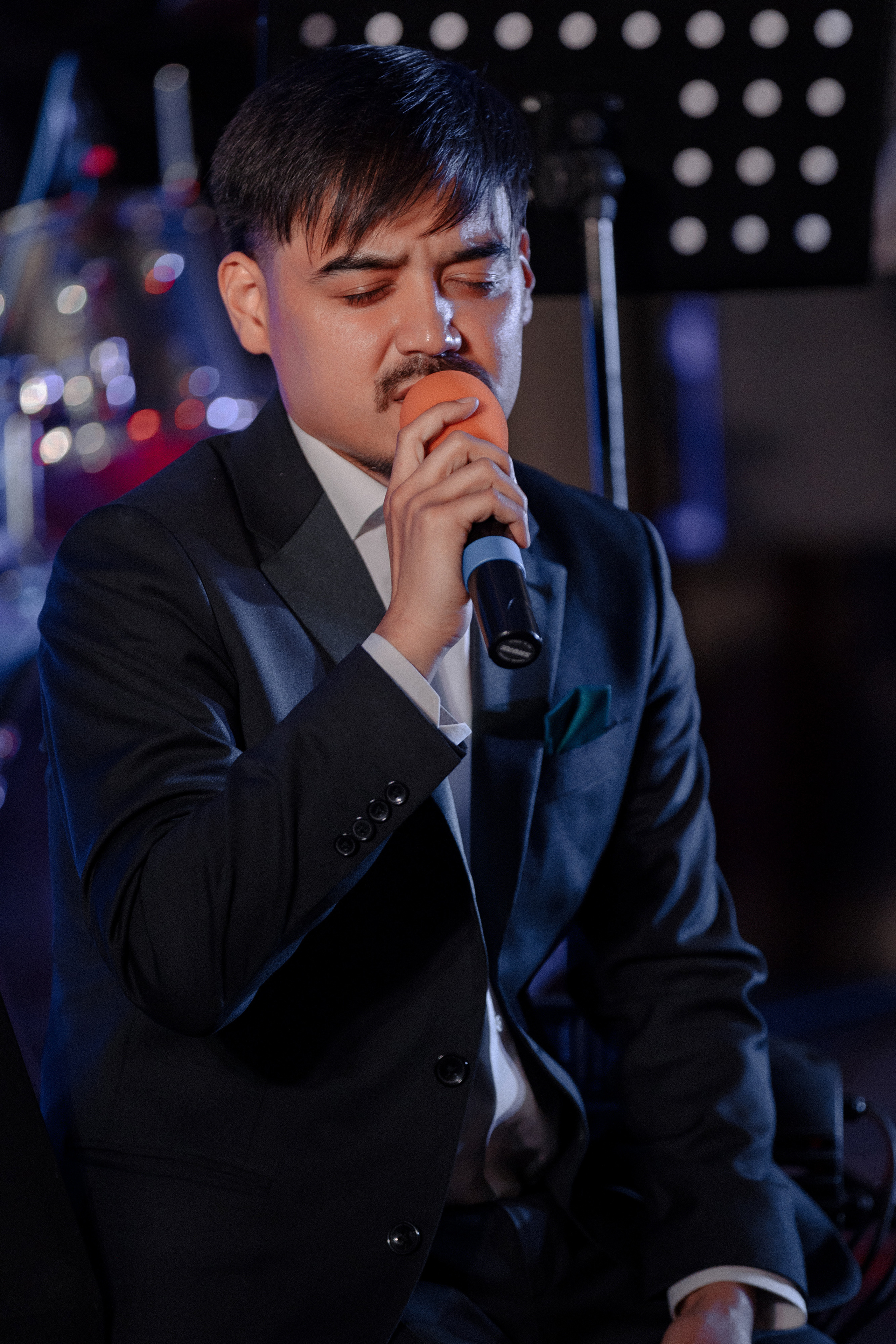 Concert Music of Ulan Asamudinov. Азимжан Нуритдинходжаев — свадебный фотограф