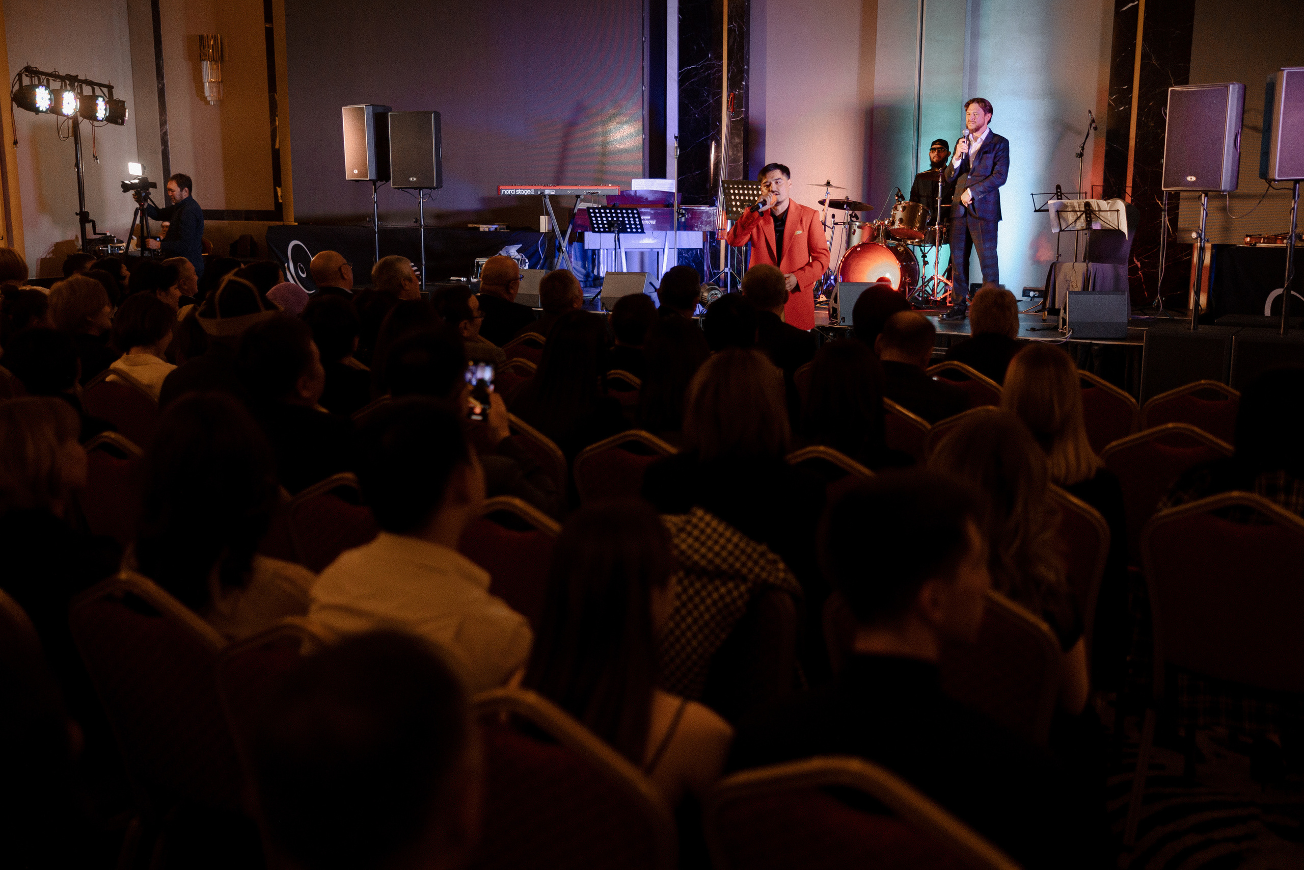 Concert Music of Ulan Asamudinov. Азимжан Нуритдинходжаев — свадебный фотограф