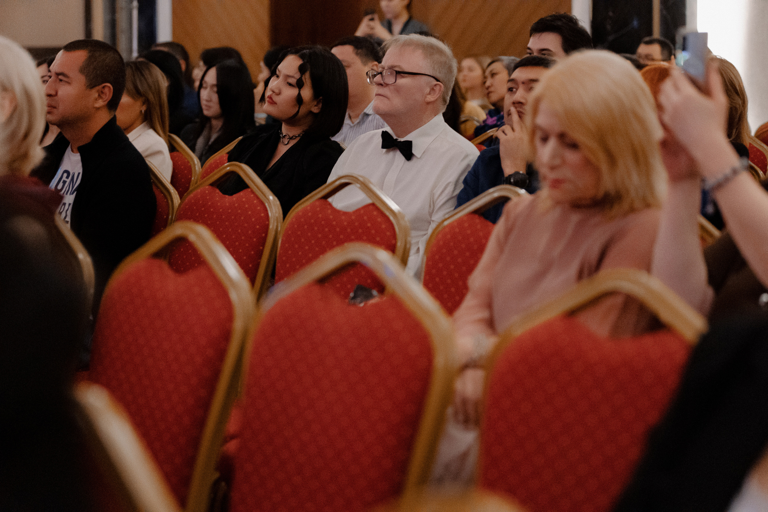 Concert Music of Ulan Asamudinov. Азимжан Нуритдинходжаев — свадебный фотограф