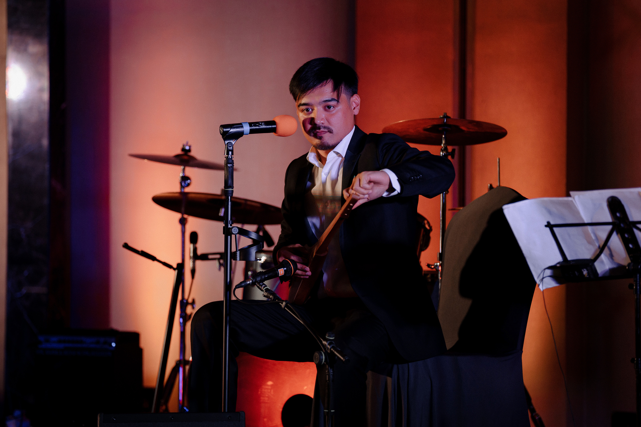 Concert Music of Ulan Asamudinov. Азимжан Нуритдинходжаев — свадебный фотограф