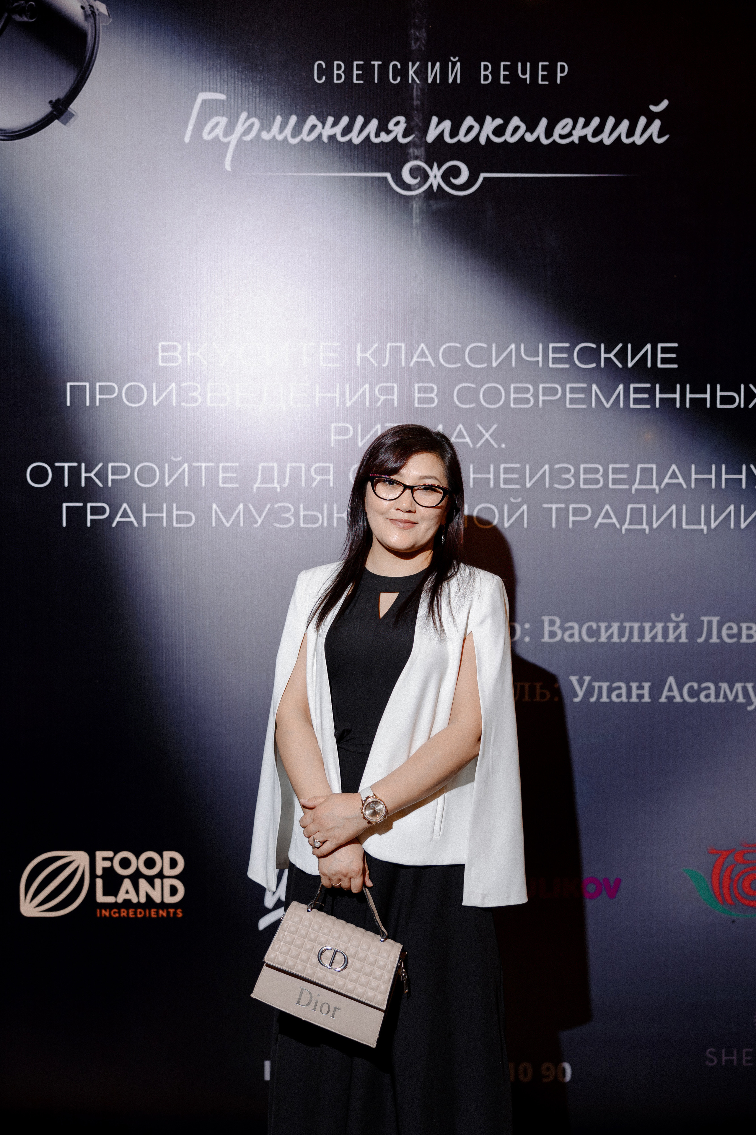 Concert Music of Ulan Asamudinov. Азимжан Нуритдинходжаев — свадебный фотограф