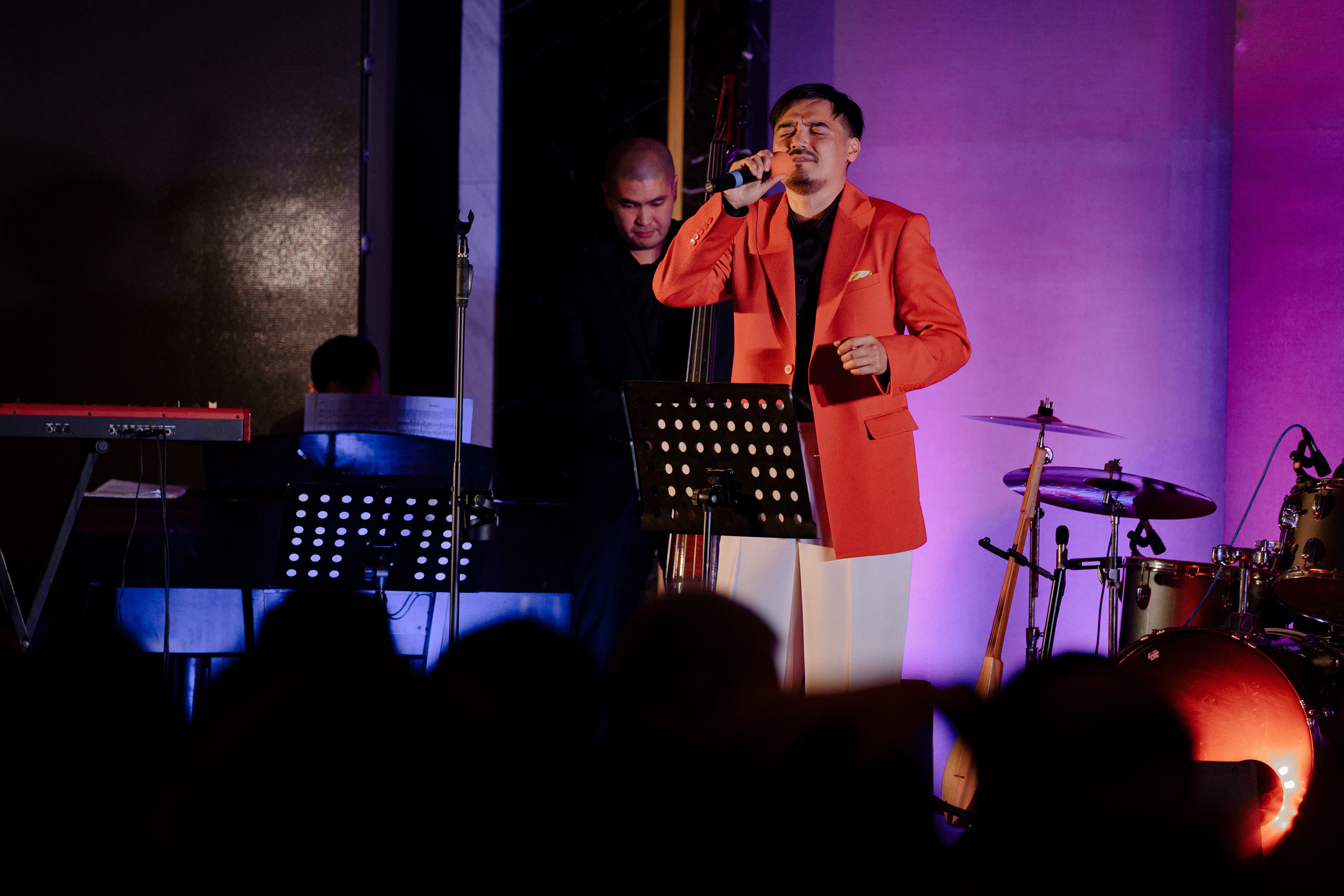 Concert Music of Ulan Asamudinov. Азимжан Нуритдинходжаев — свадебный фотограф