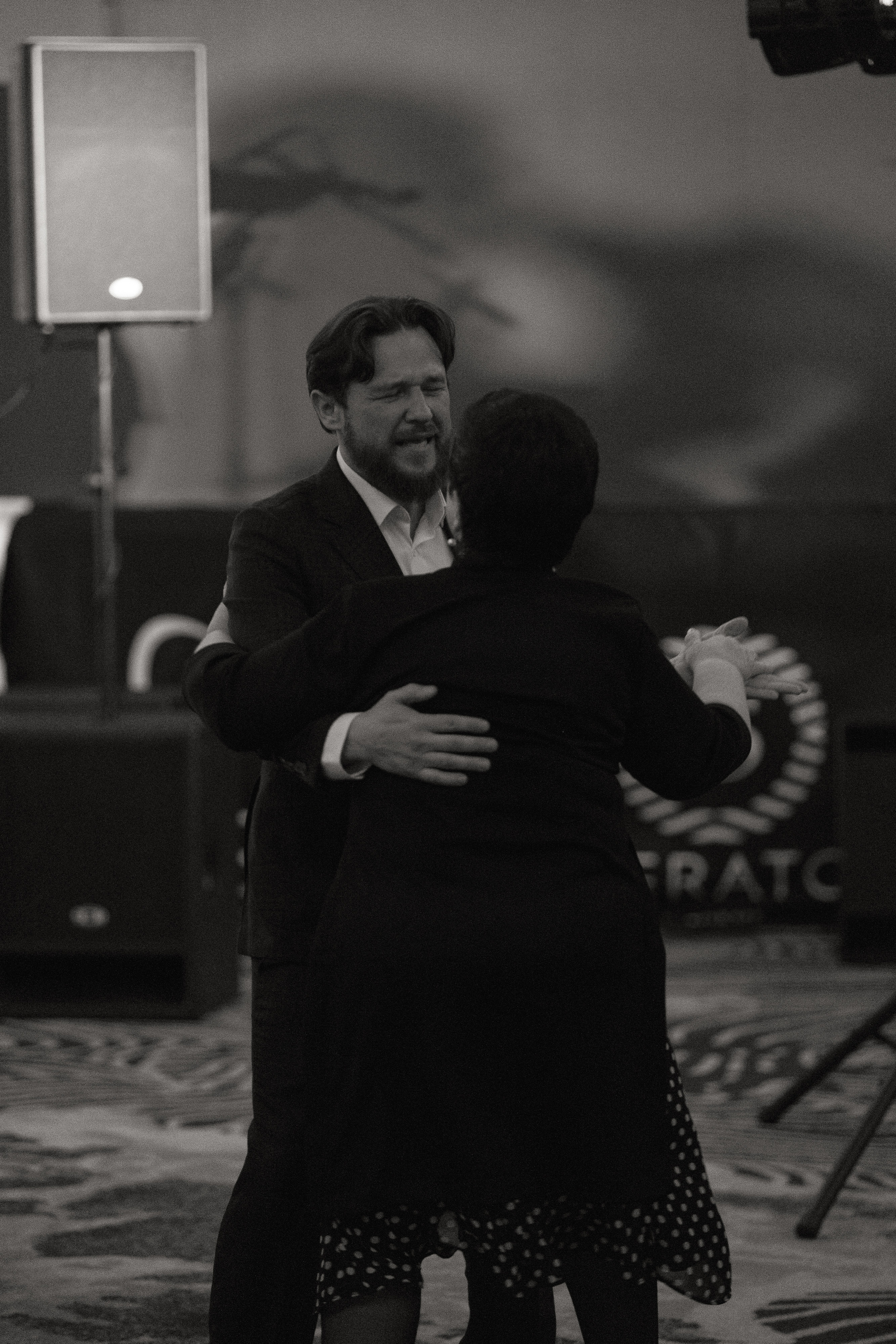 Concert Music of Ulan Asamudinov. Азимжан Нуритдинходжаев — свадебный фотограф