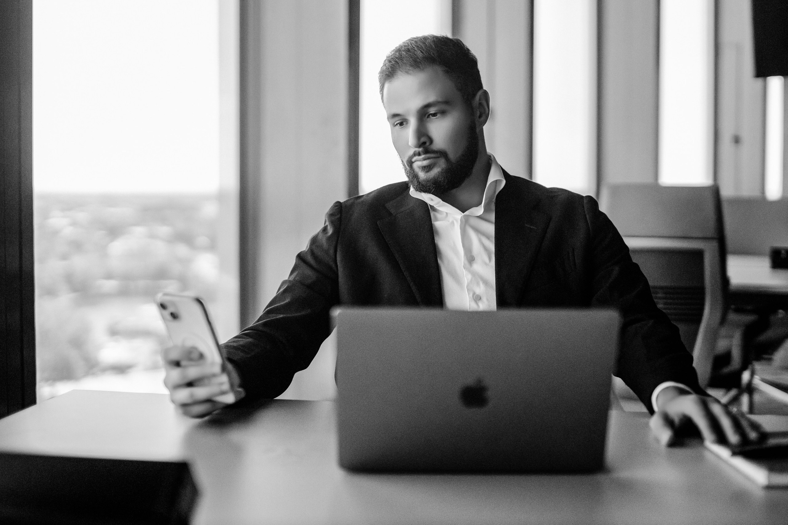 BELLOW US FOTOGRĀFS RĪGA