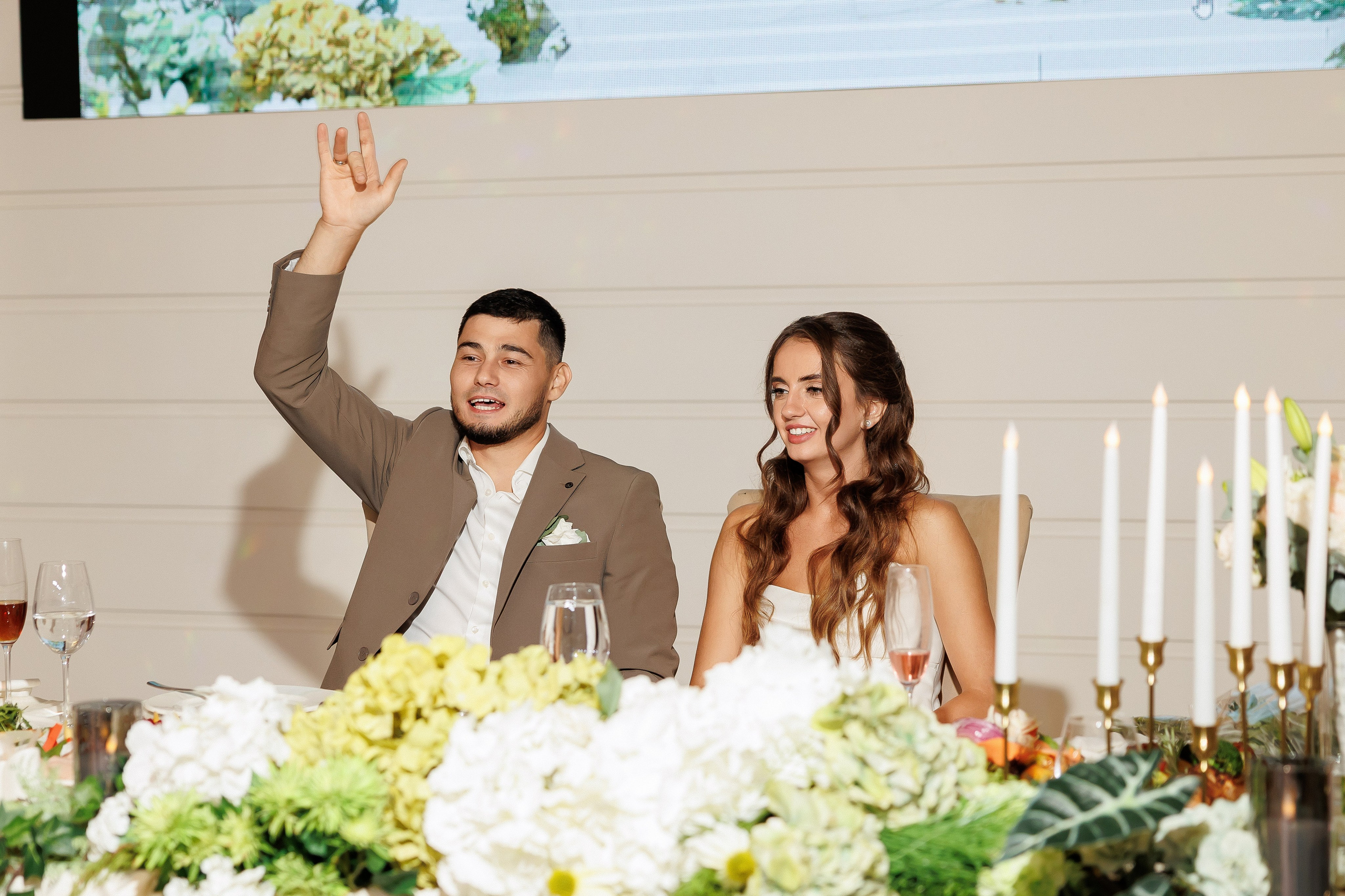 Eugen & Livia — Grand Elysee — Wedding Day. Servicii Foto și Video 067188353