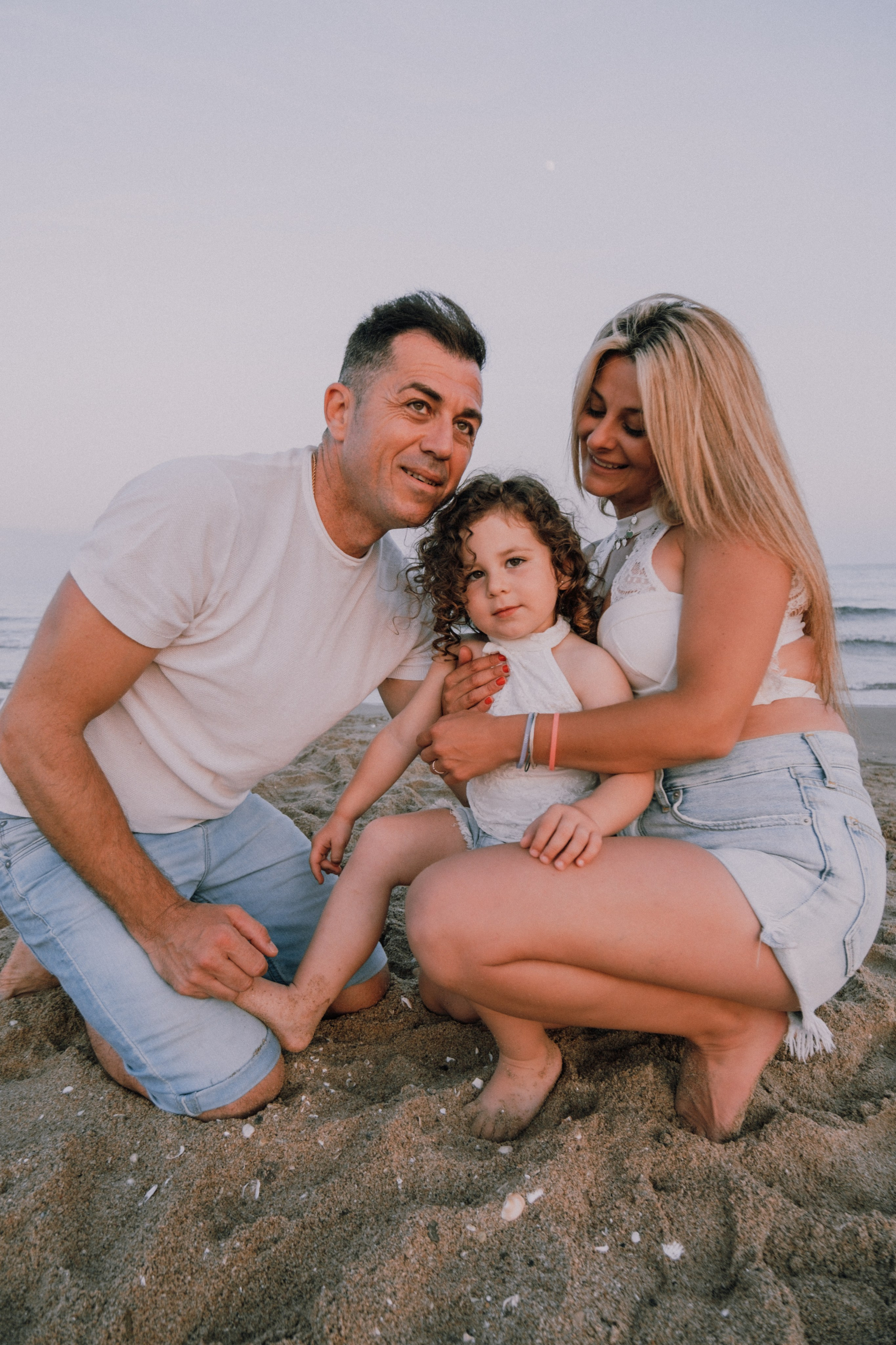 Sesión familiar en la playa. Fotografía profesional en Calafell - Elena Medvedeva