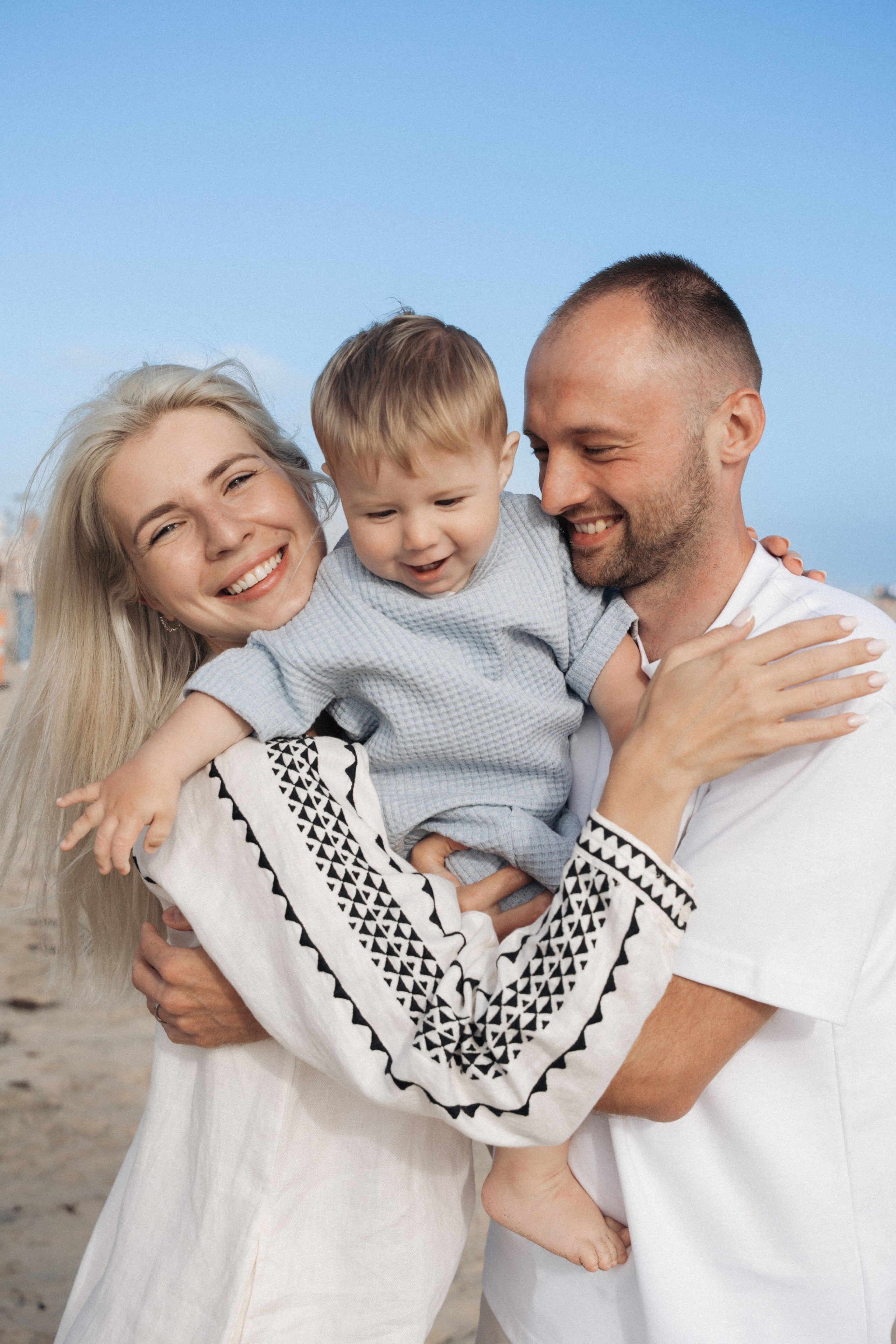 Santa Monica Family photographer. Los Angeles family photographer. Family photography. Family photoshoot. Maternity photoshoot. Beach family photoshoot. Home family photoshoot. Maternity beach photoshoot. Family holiday photoshoot. Family photographer. Photographer for families