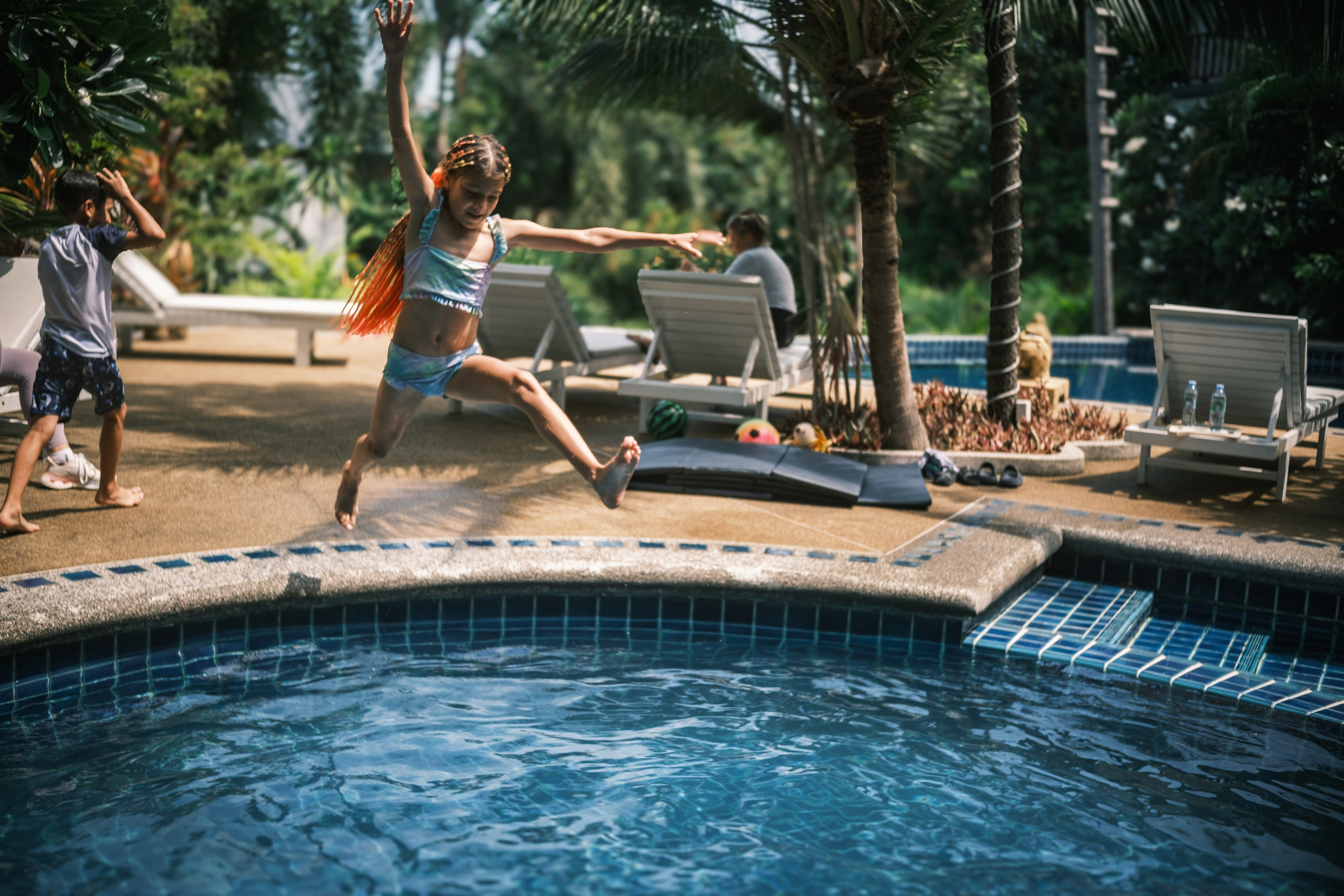 Aqua Dance. Graytail Photo