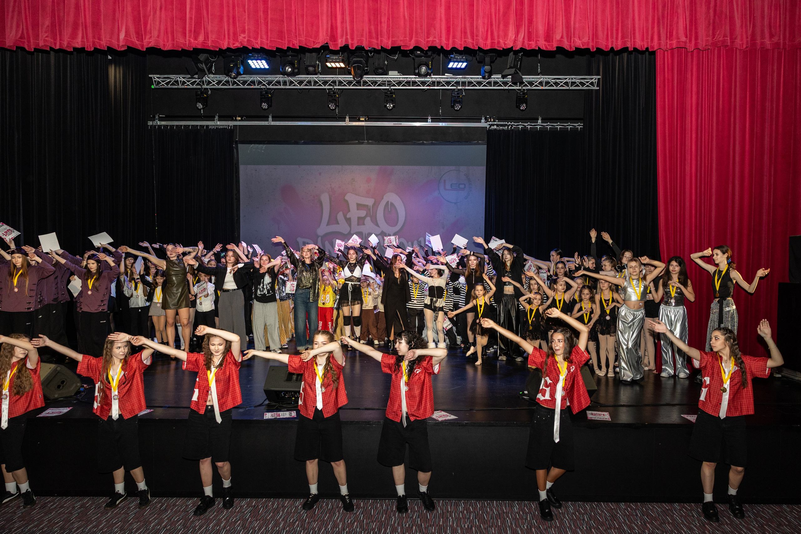 LEO DANCE SHOW WINTER 2025. Семейный и детский фотограф в Варшаве Мила Бобровская