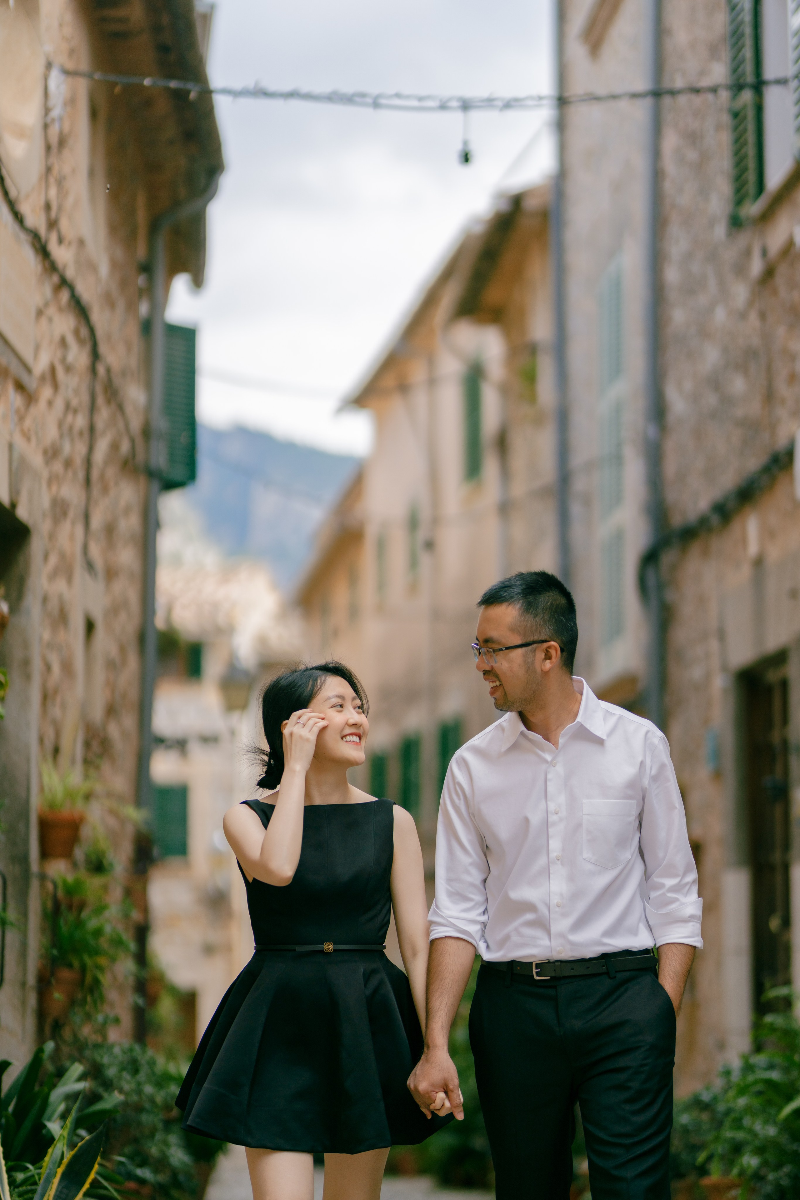 Romantic Couple Photoshoot in Valldemossa. Photographer in Mallorca
