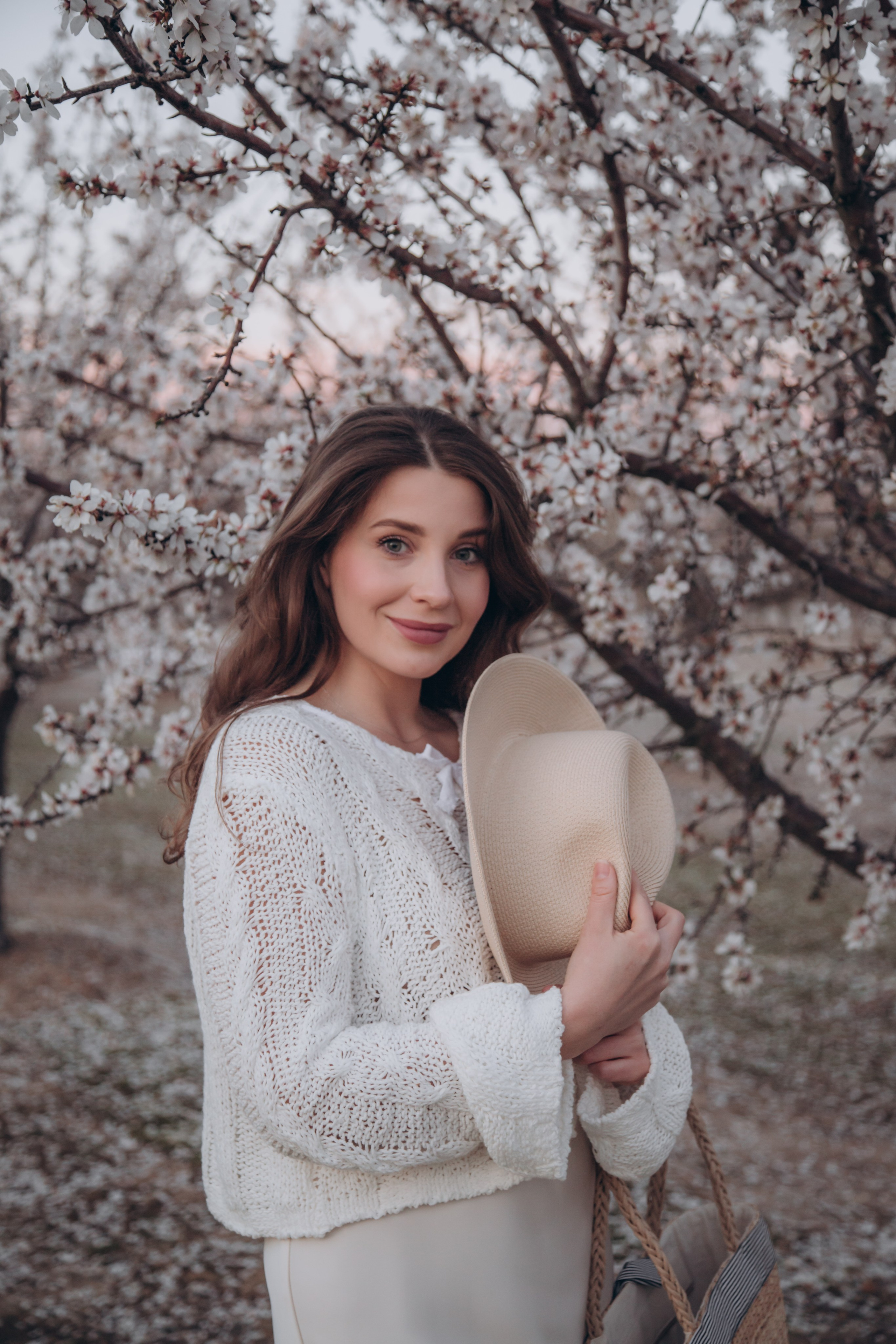 Family in nature. Family and children’s lifestyle photographer Elena Tumanova
