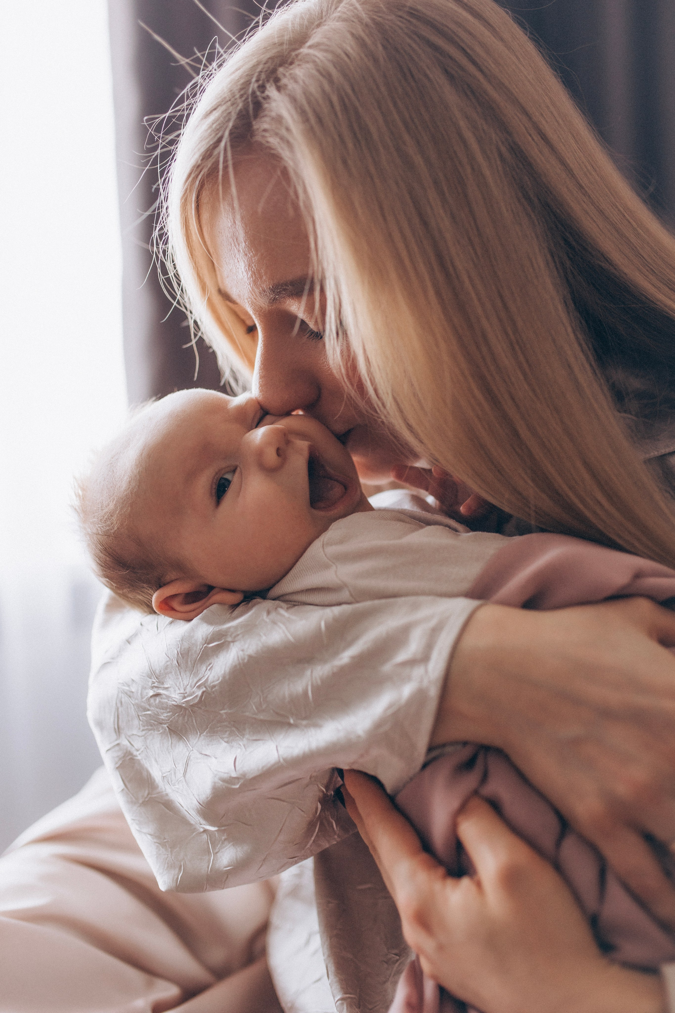 Фотосессия мамы с новорожденным в Вильнюсе: Маленькая Сказка. Family and Individual Photographer in Vilnius Elena Raduke