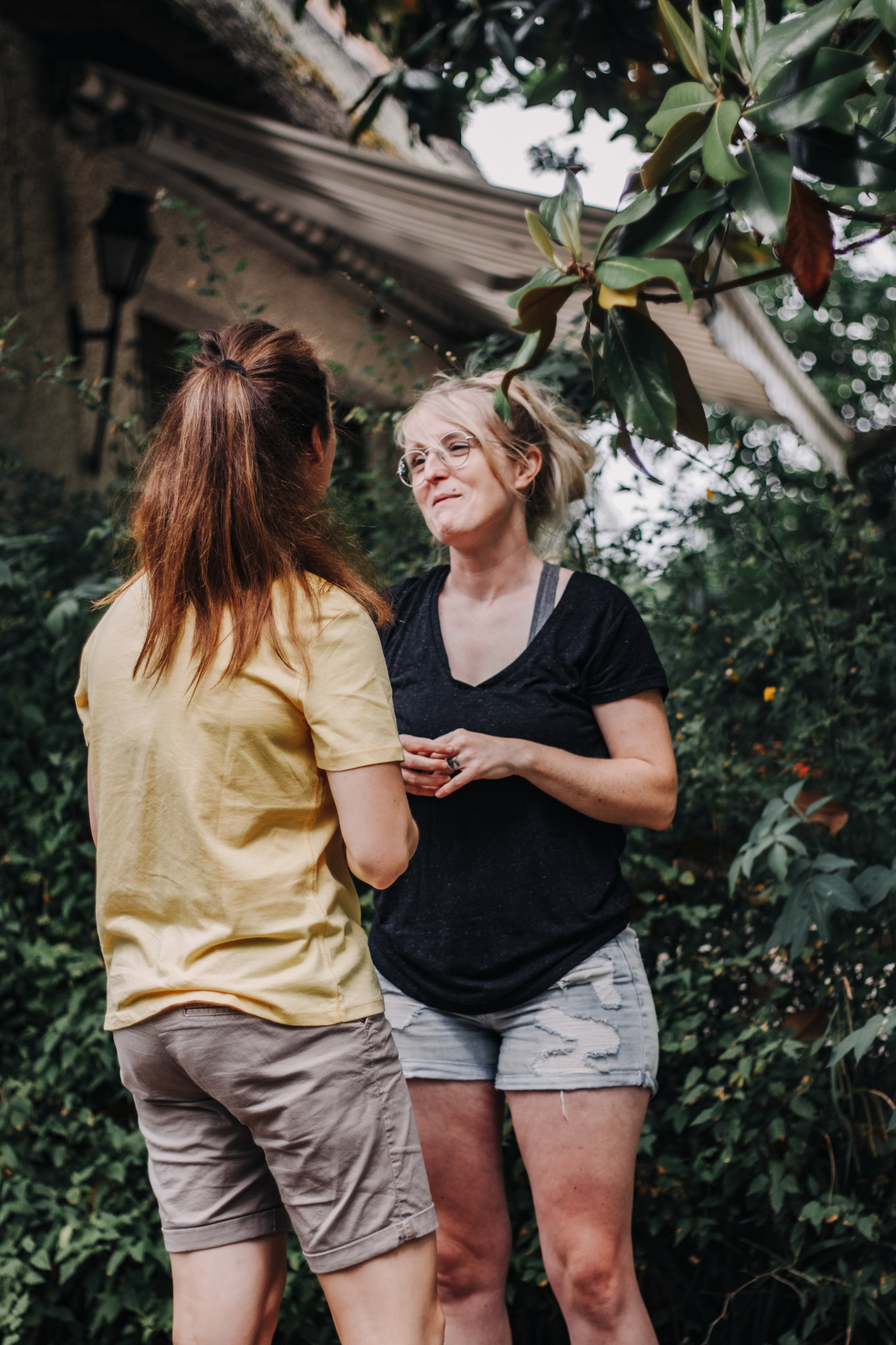 Anais et Tiffany. Photographe professionnelle à Poitiers, Tours et Châtellerault | Studio photo entre Poitiers et Tours – portraits, familles, entreprises, ma