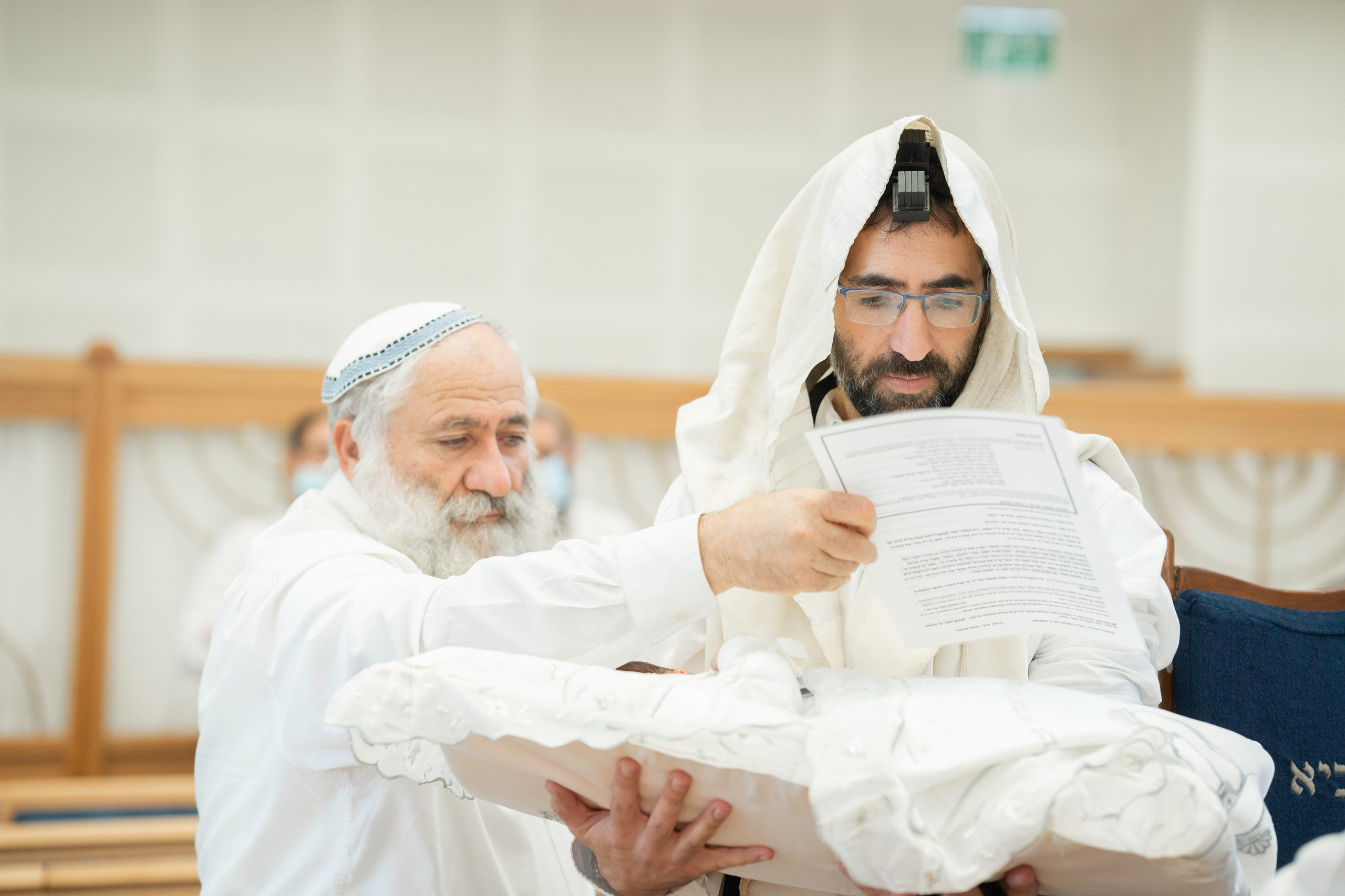 הברית של יוסף וחנה. יוסף מזרחי צילום חתונה, ברית וזוגיות. צלם מקצועי שאוהב להוציא אתכם הכי יפים ברגעים הכי מרגשים