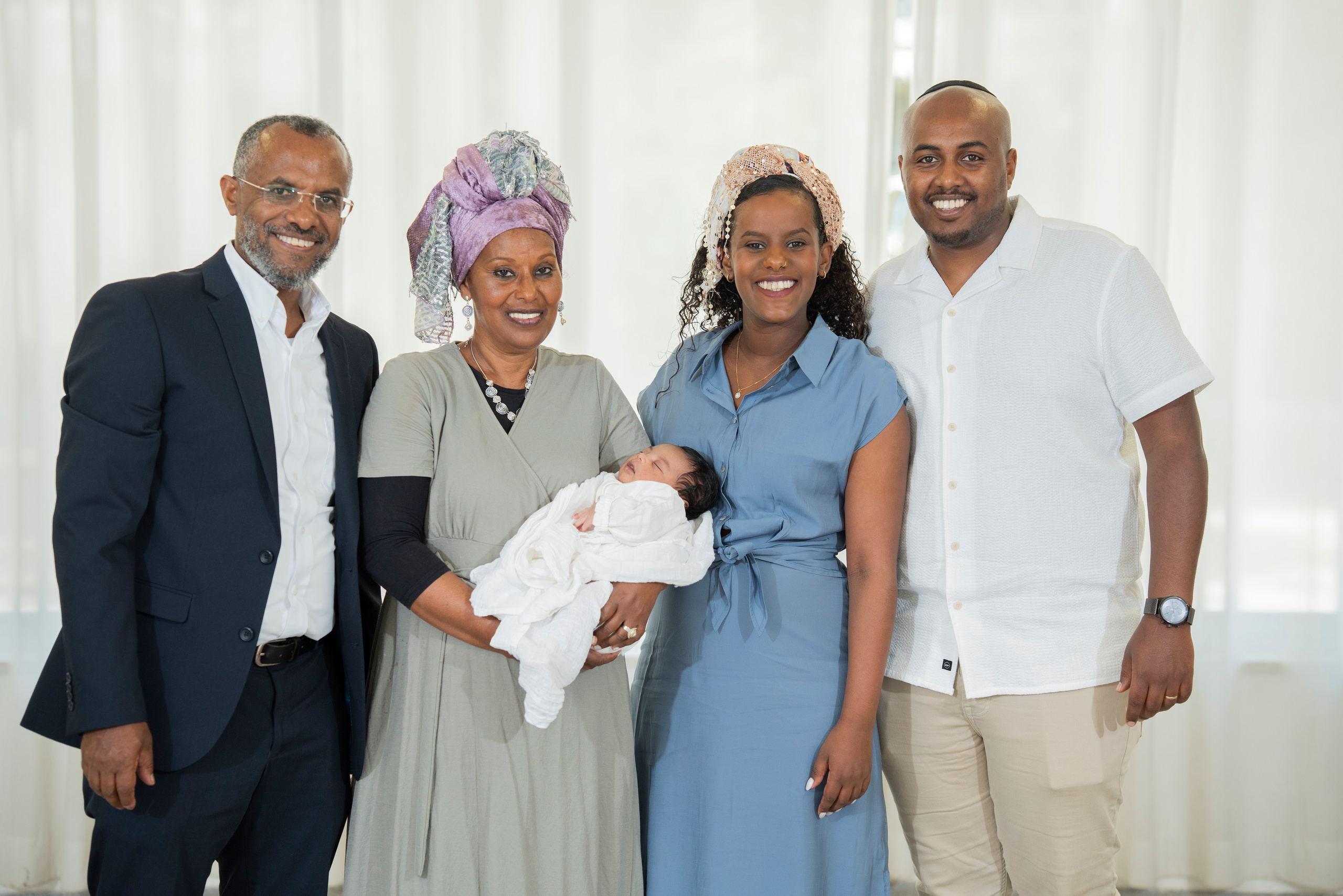 משפחת סלומון. יוסף מזרחי צילום חתונה, ברית וזוגיות. צלם מקצועי שאוהב להוציא אתכם הכי יפים ברגעים הכי מרגשים