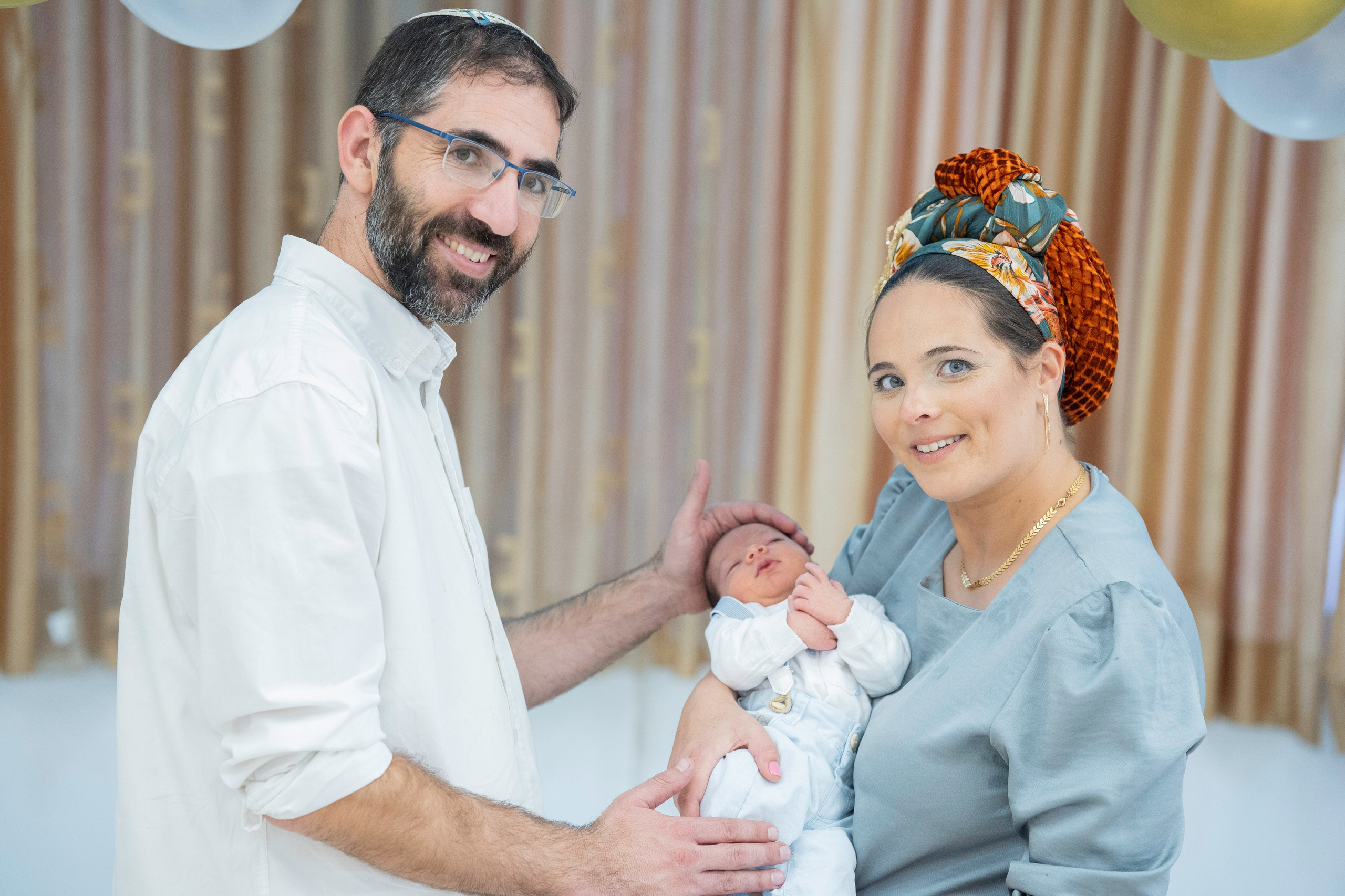 הברית של יוסף וחנה. יוסף מזרחי צילום חתונה, ברית וזוגיות. צלם מקצועי שאוהב להוציא אתכם הכי יפים ברגעים הכי מרגשים