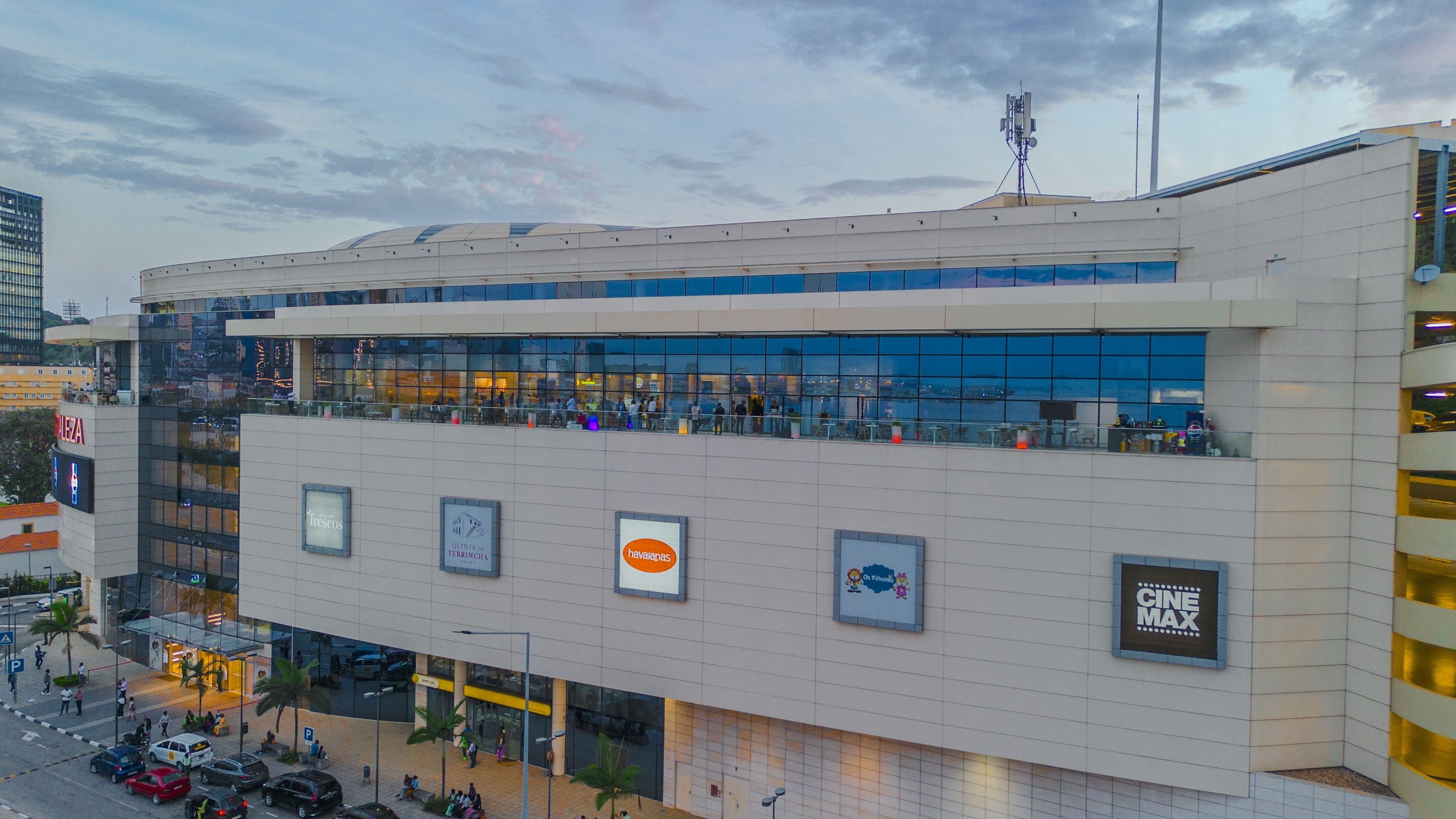 O Tronco — Restaurante e Sky lounge