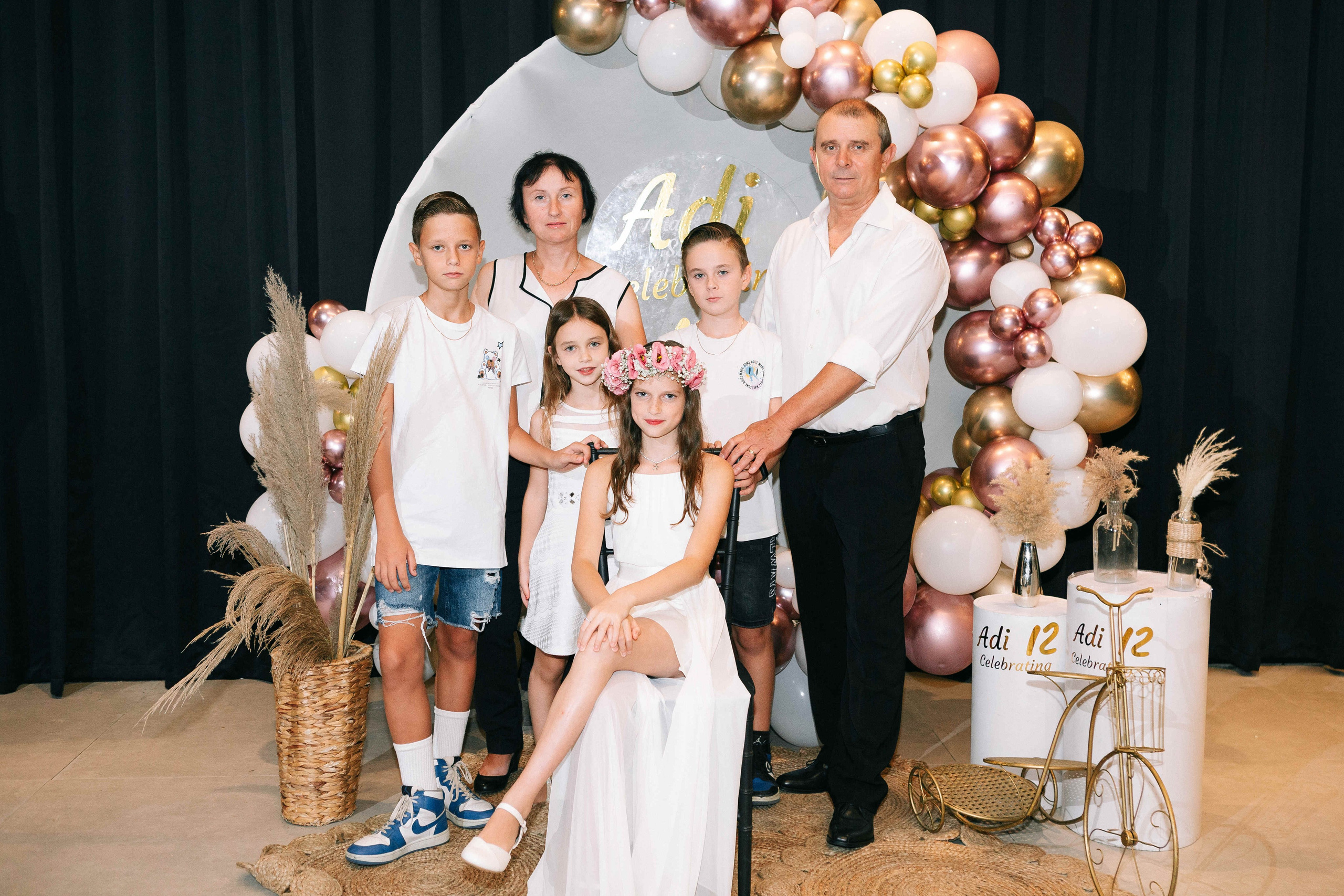 PARTY WITH FRIENDS. Https://shi-photo.com/