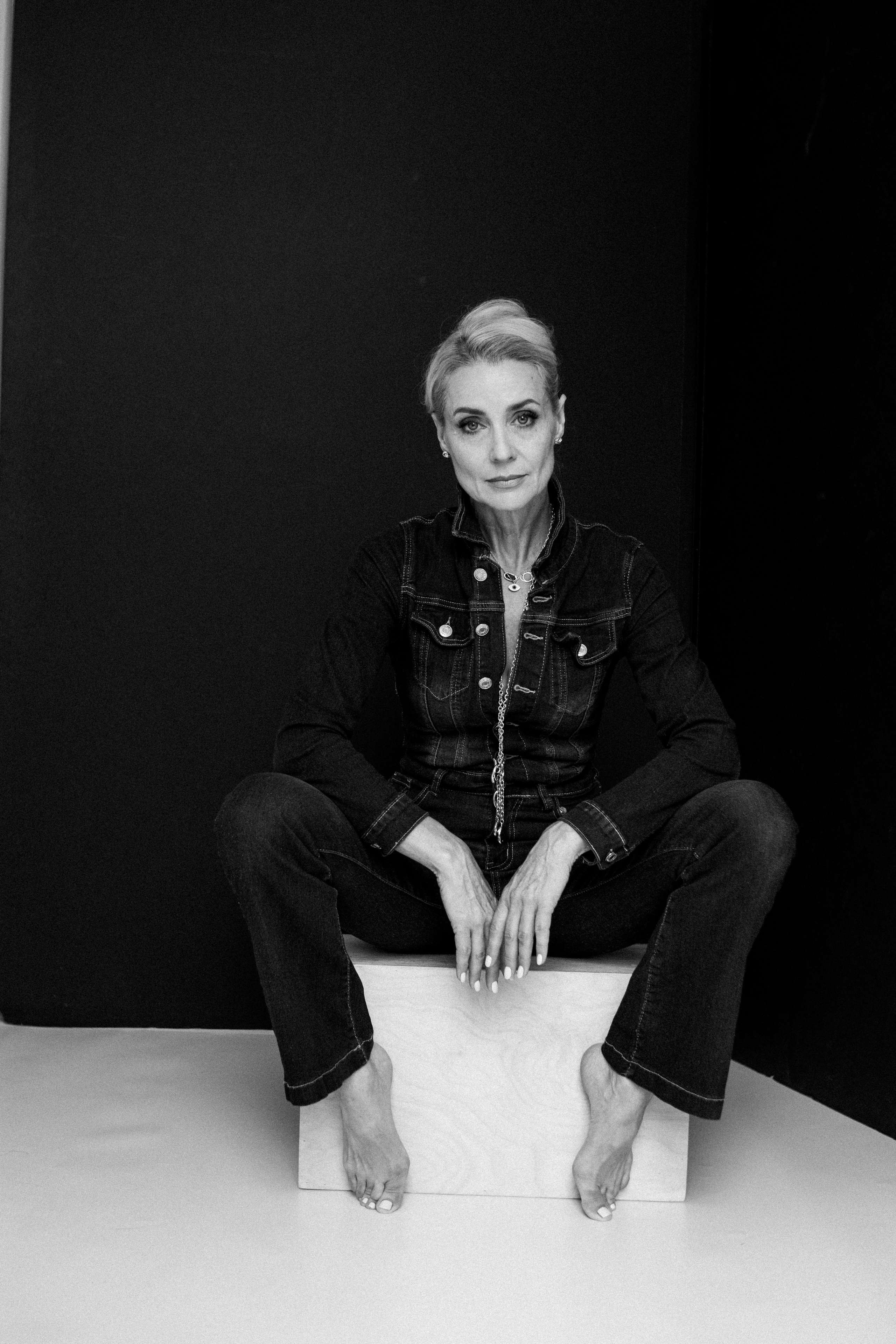 K. Rawnoir- Portrait photography by Daria Paliy.Timeless black&white portraits of women in NYC area