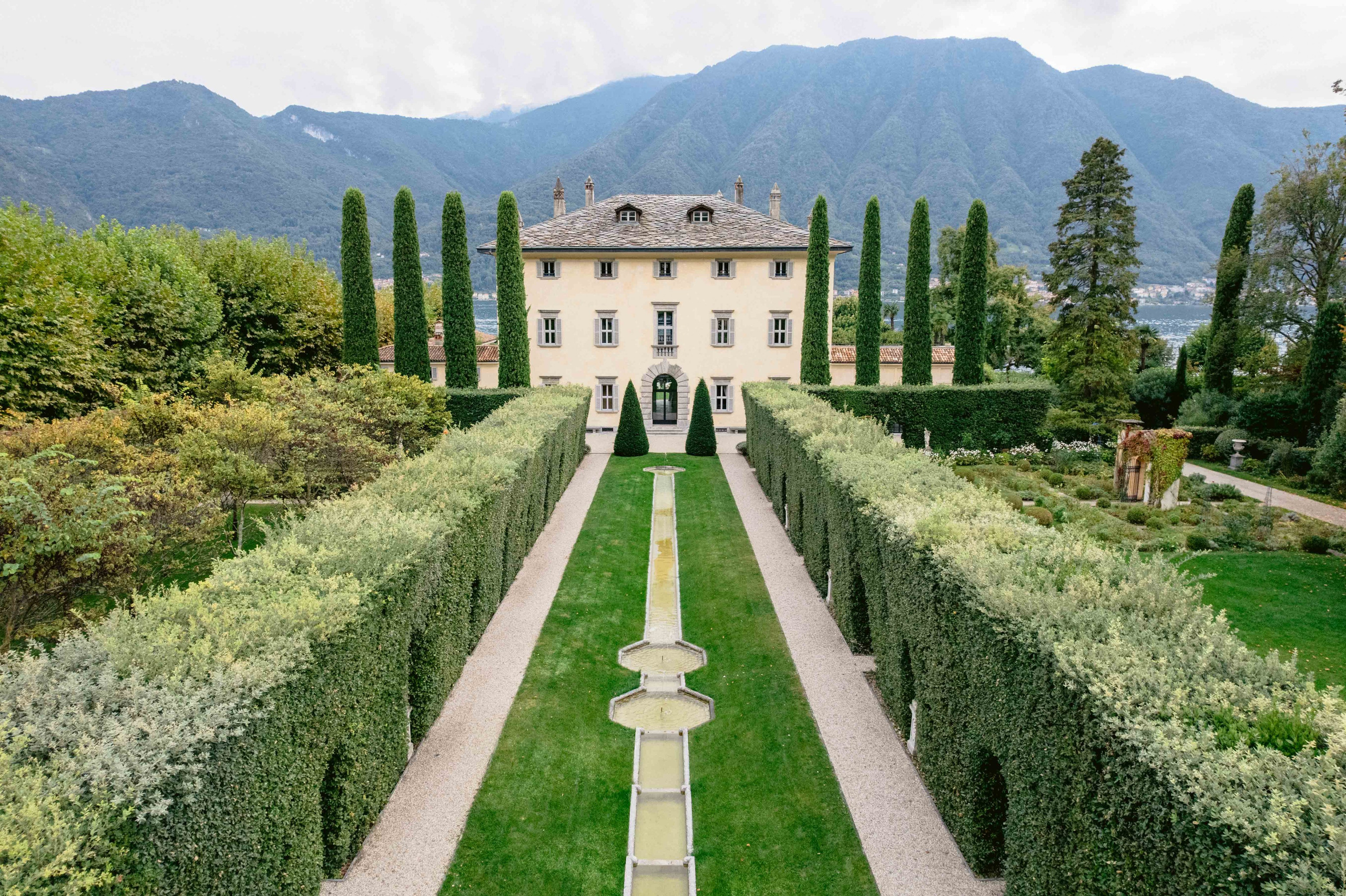 Lake Como vs Tuscany: Which Is Better for Your Destination Wedding?