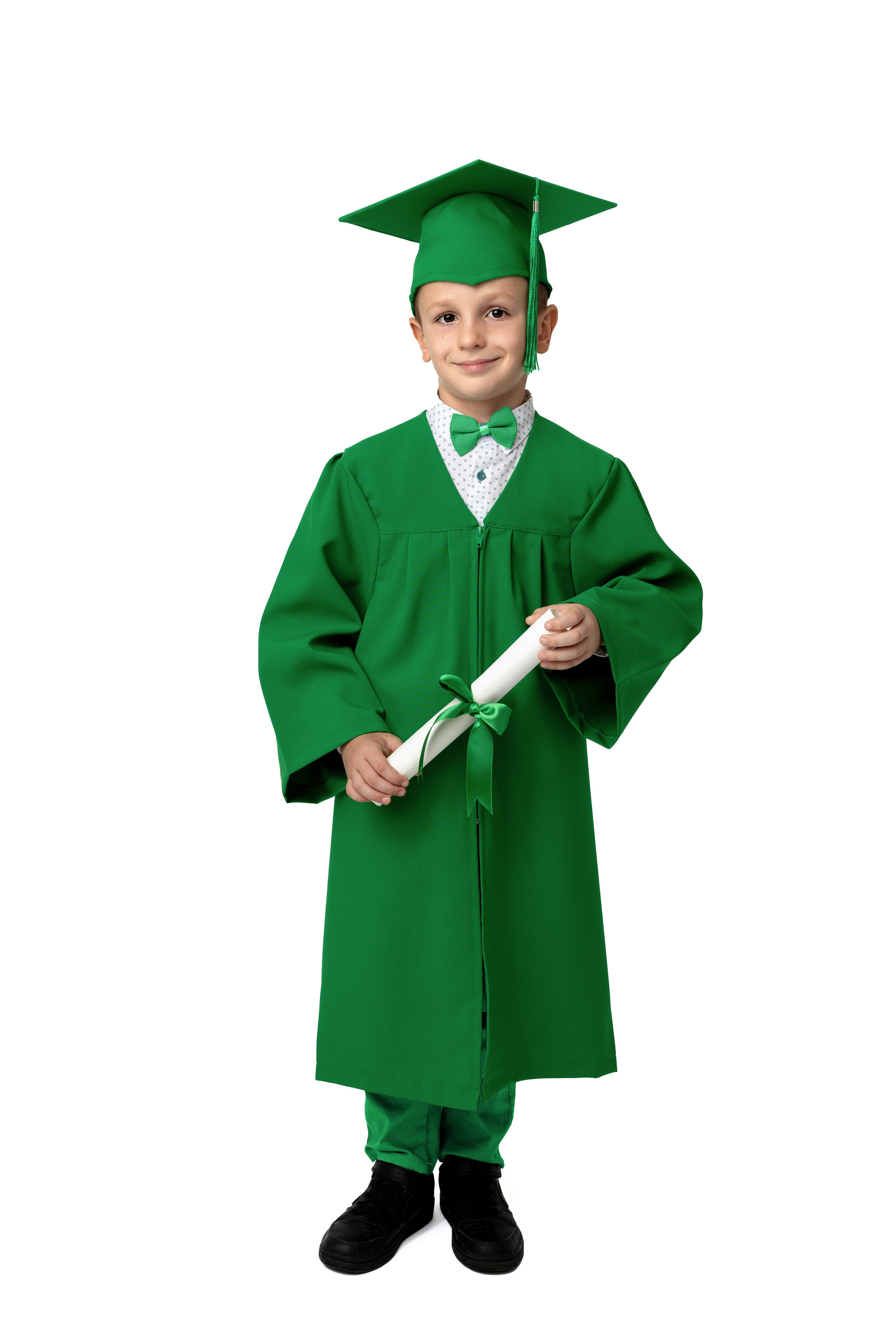 Зелена академична тога и шапка за дипломиране в детска градина.