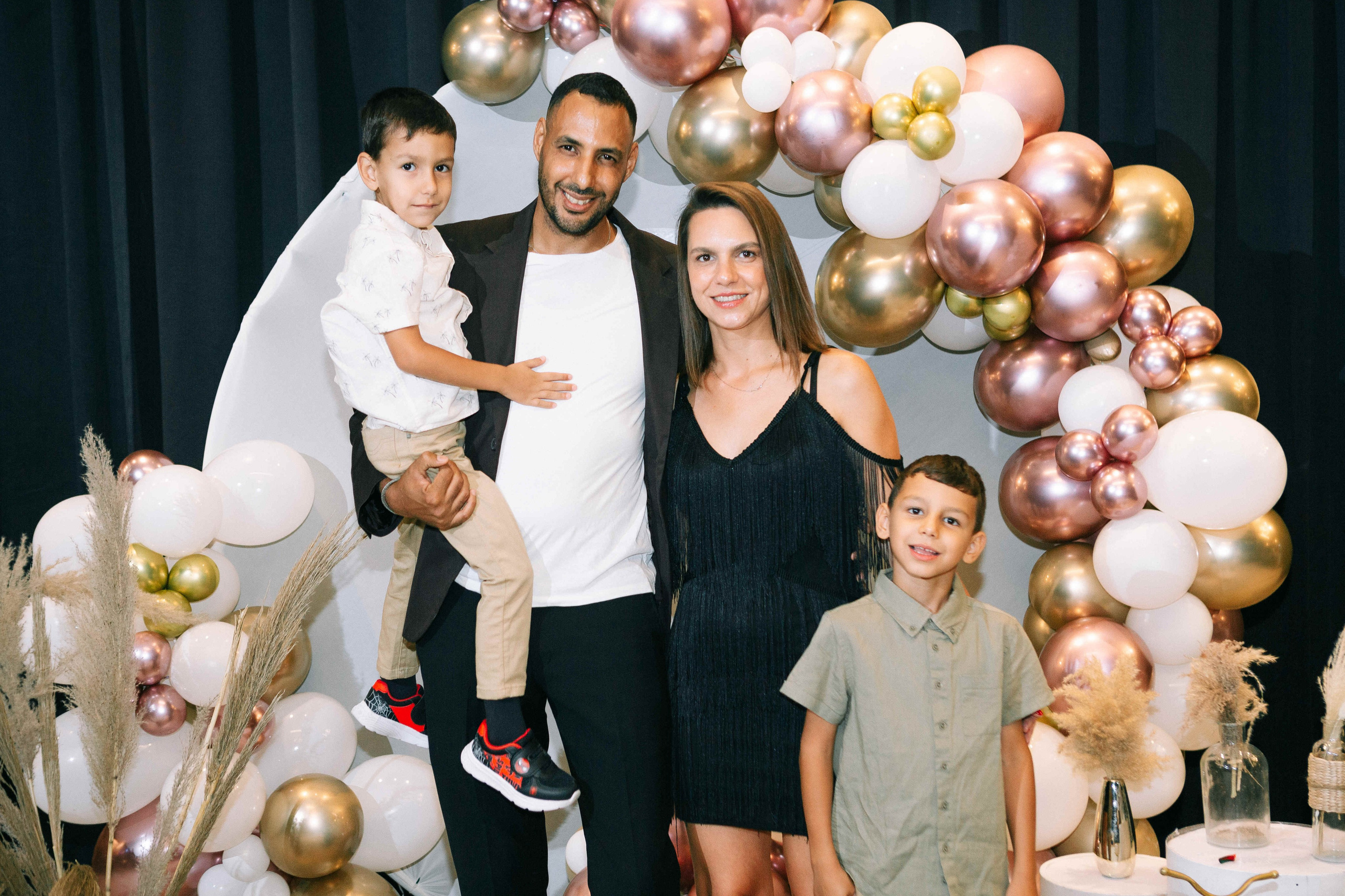 PARTY WITH FRIENDS. Https://shi-photo.com/