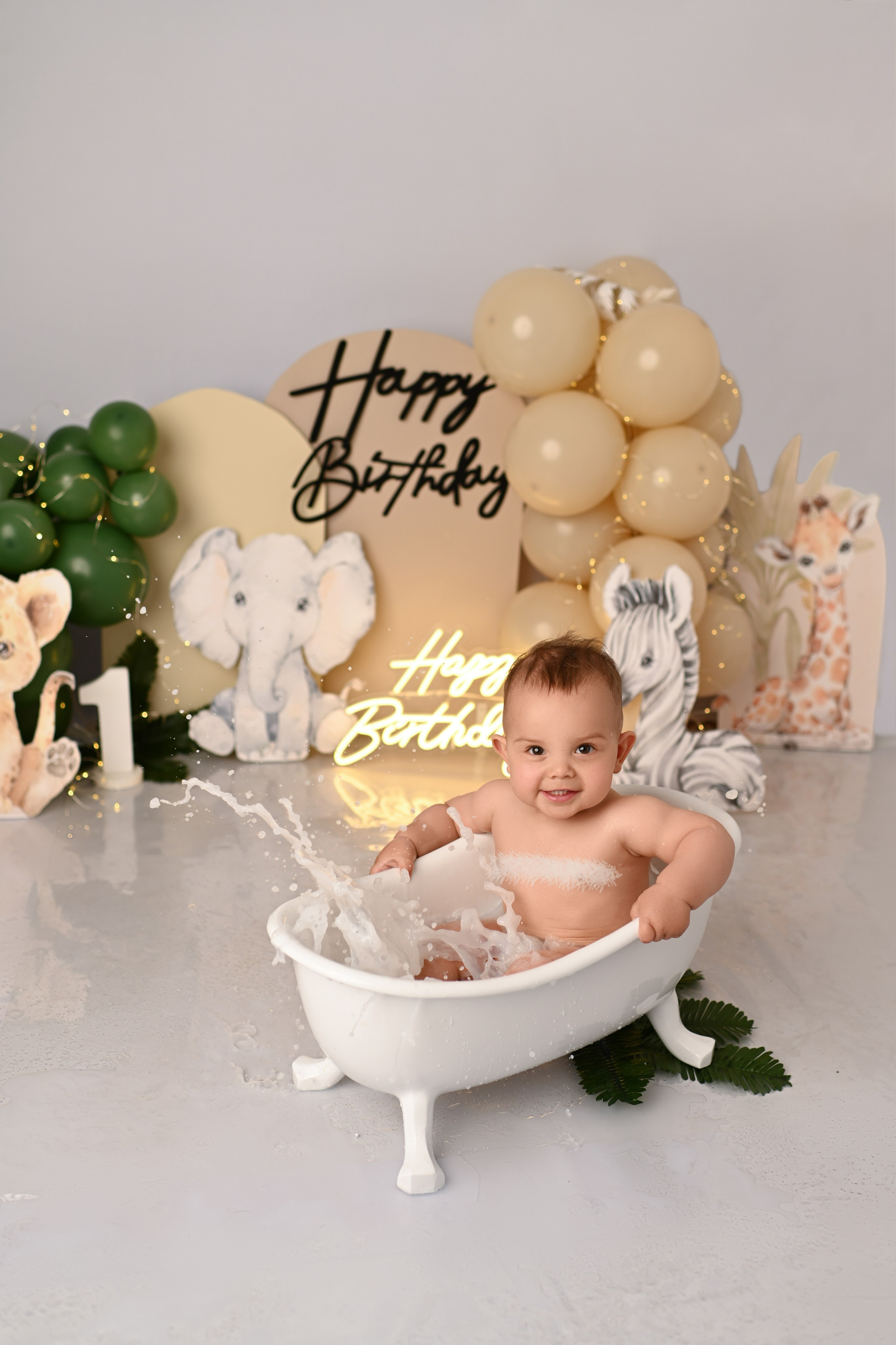Cake Smash Fotoshooting zum ersten, zweiten Geburtstag. Neugeborene, Baby Fotografin in Düren (NRW) - Vitalina Unruh