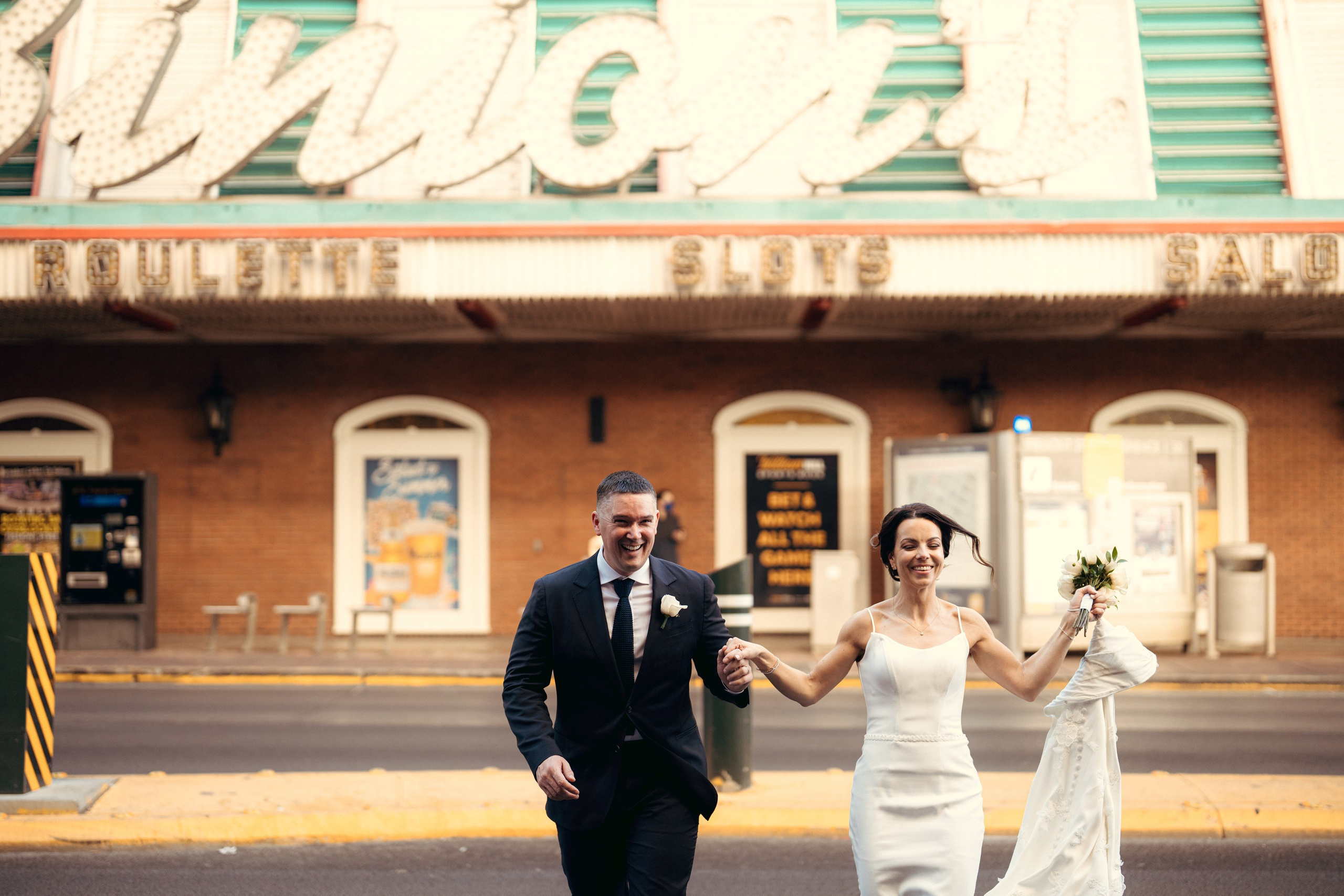 Lara&Dan. Wedding & elopement photographer Viktoriya Kravtsov. Las Vegas