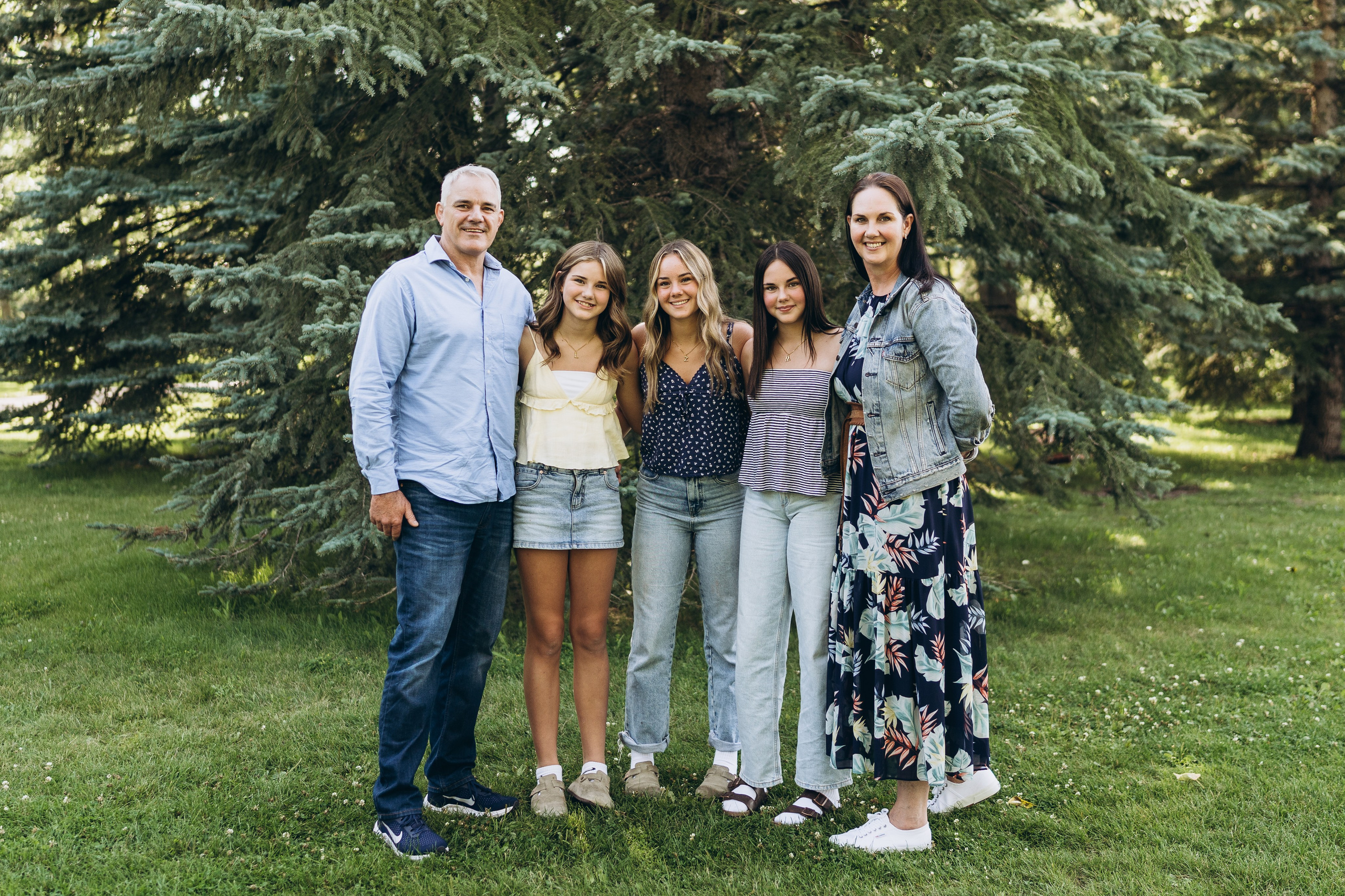 Lynn & fam. Calgary Wedding & Lifestyle Photographer — Yevhen Polishchuk