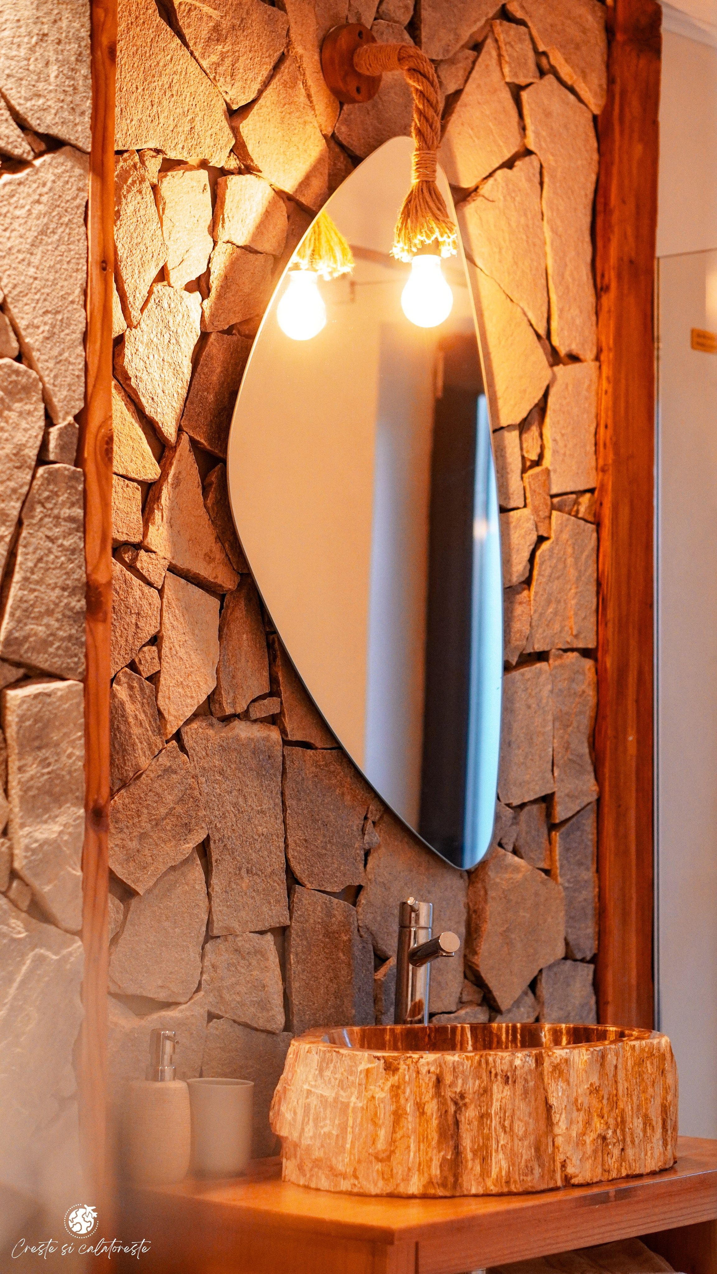 Bransilvania. Creste si calatoreste